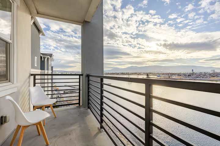 Amazing Water View w/ Jacuzzi & Sky Lounge 6