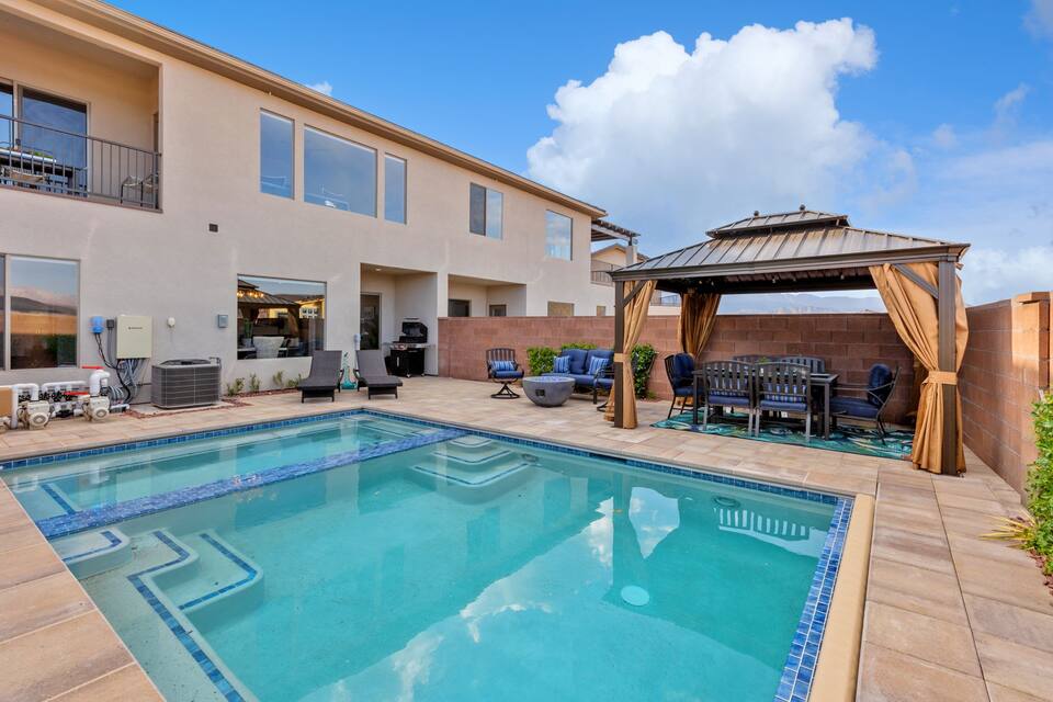 Luxury Poolside Retreats Near Zion l Private Pools