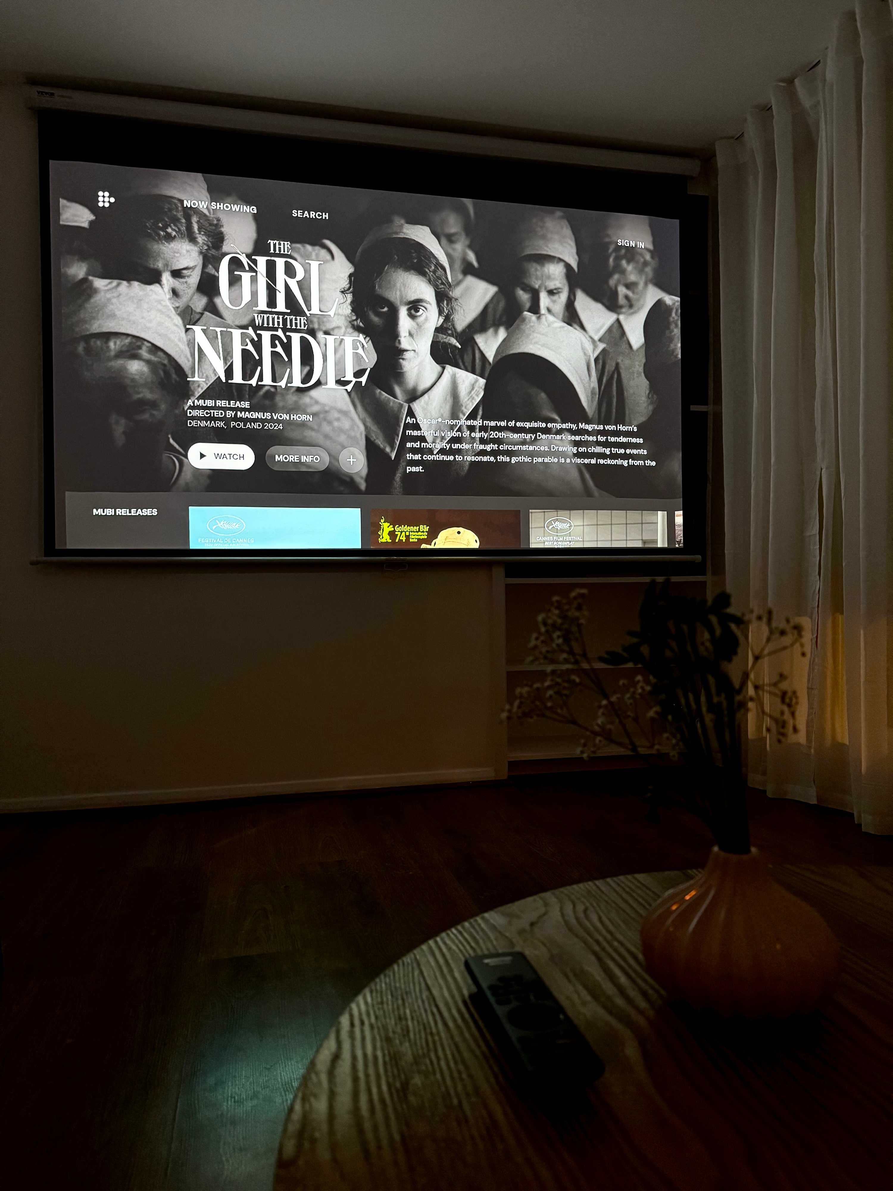 Chic Marble Arch w/ 100" Cinema & Premium Mattress