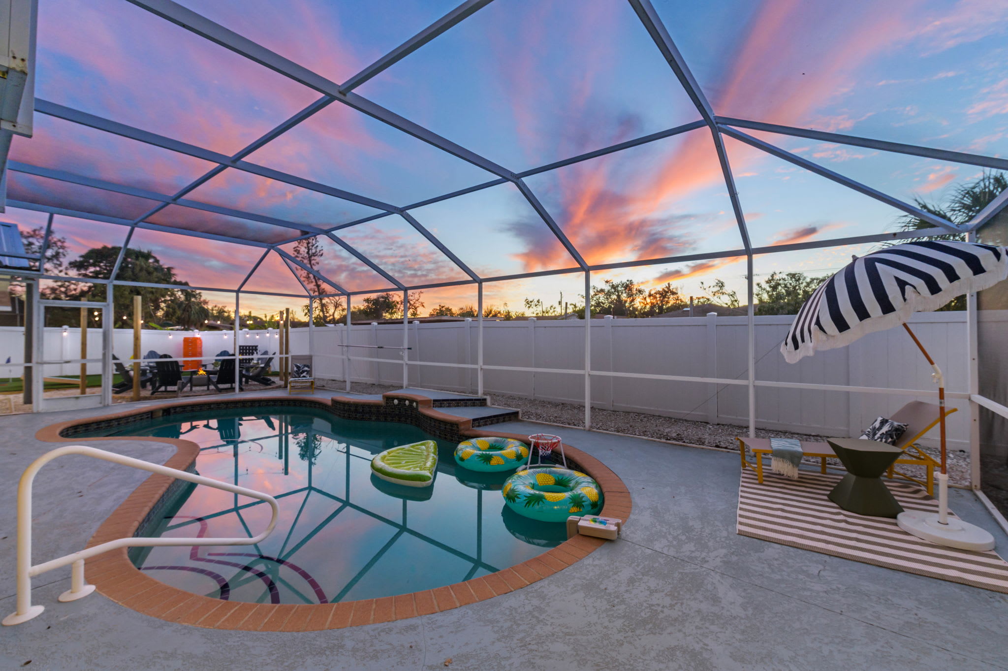 Sleeps 12~Heated Pool~Hot Tub~Fire Pit~Putt Putt