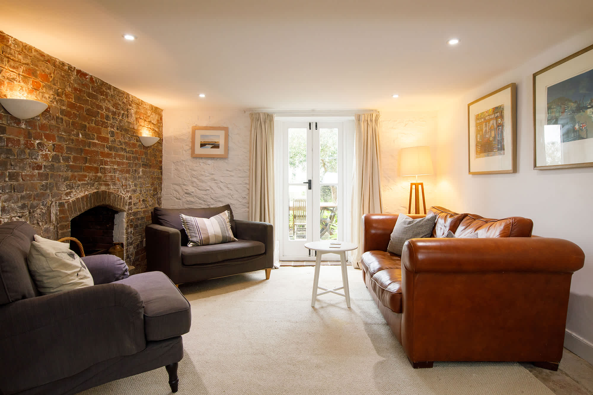 Plenty of space for all to sit in the lounge. Swing the doors open for the sea breeze!