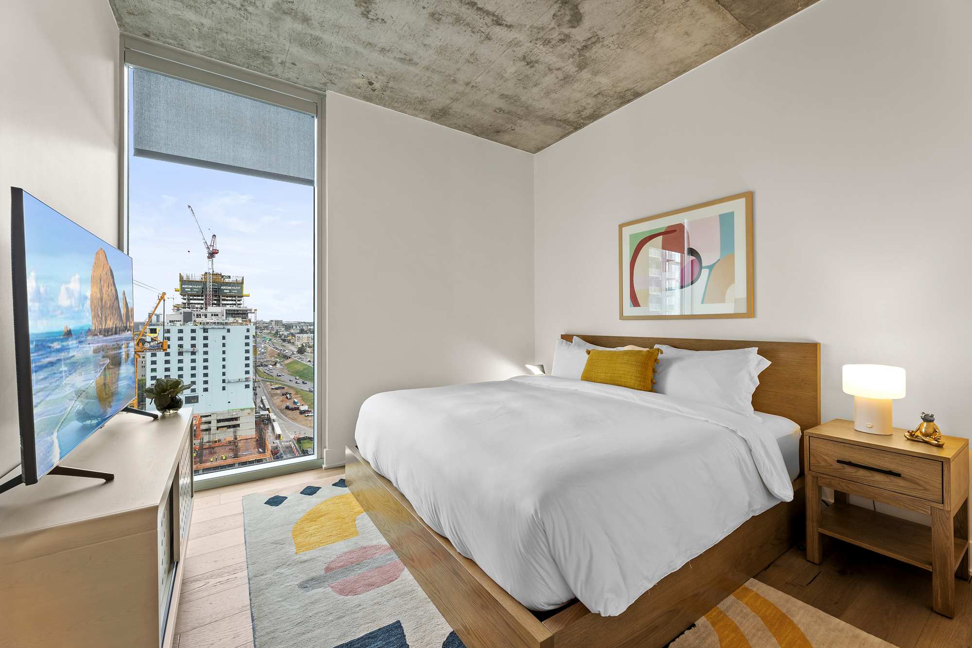 High-Rise Condo | Mins to Rainey St | Pool | Gym 3