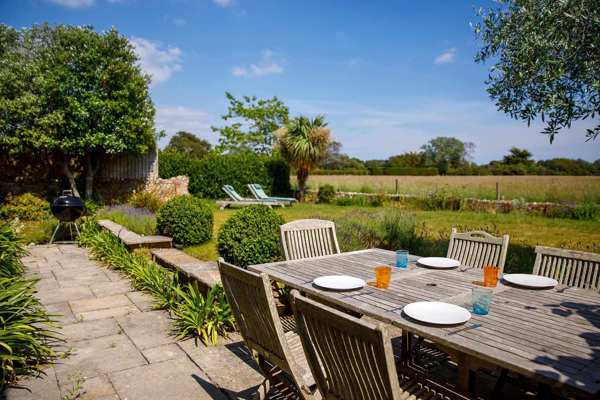 Entertaining? The outside area is perfect for it!