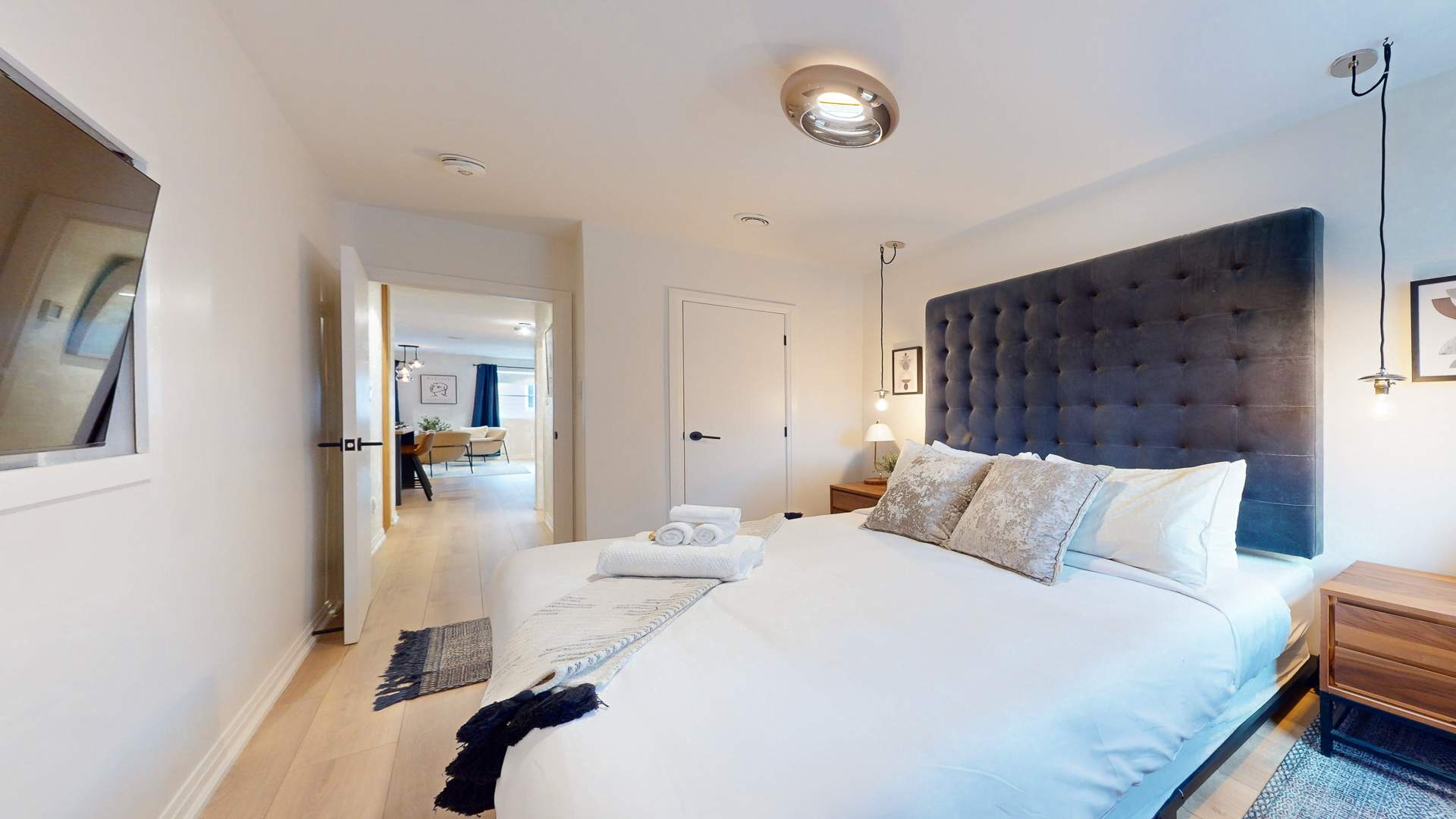 Casa Hotels Elegant 2BR Suite in Leslieville | Photo 17