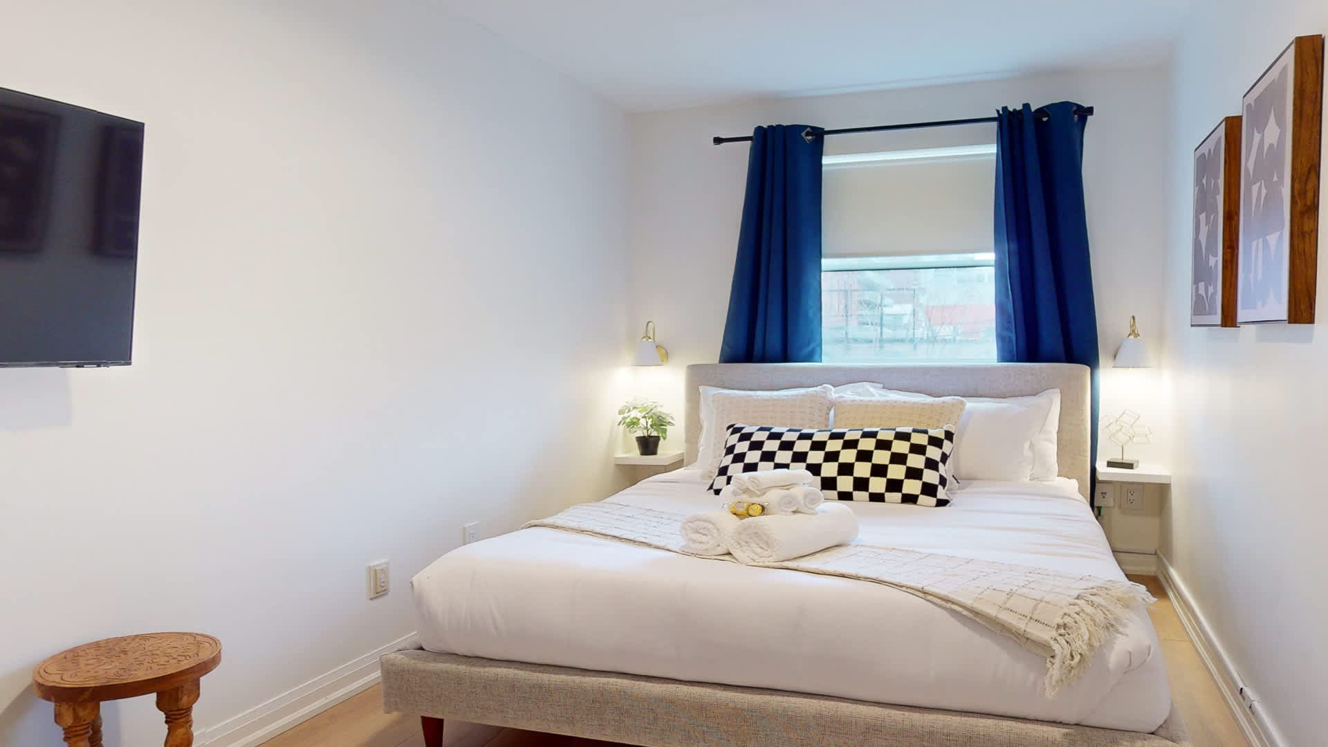 Casa Hotels Elegant 2BR Suite in Leslieville | Photo 20