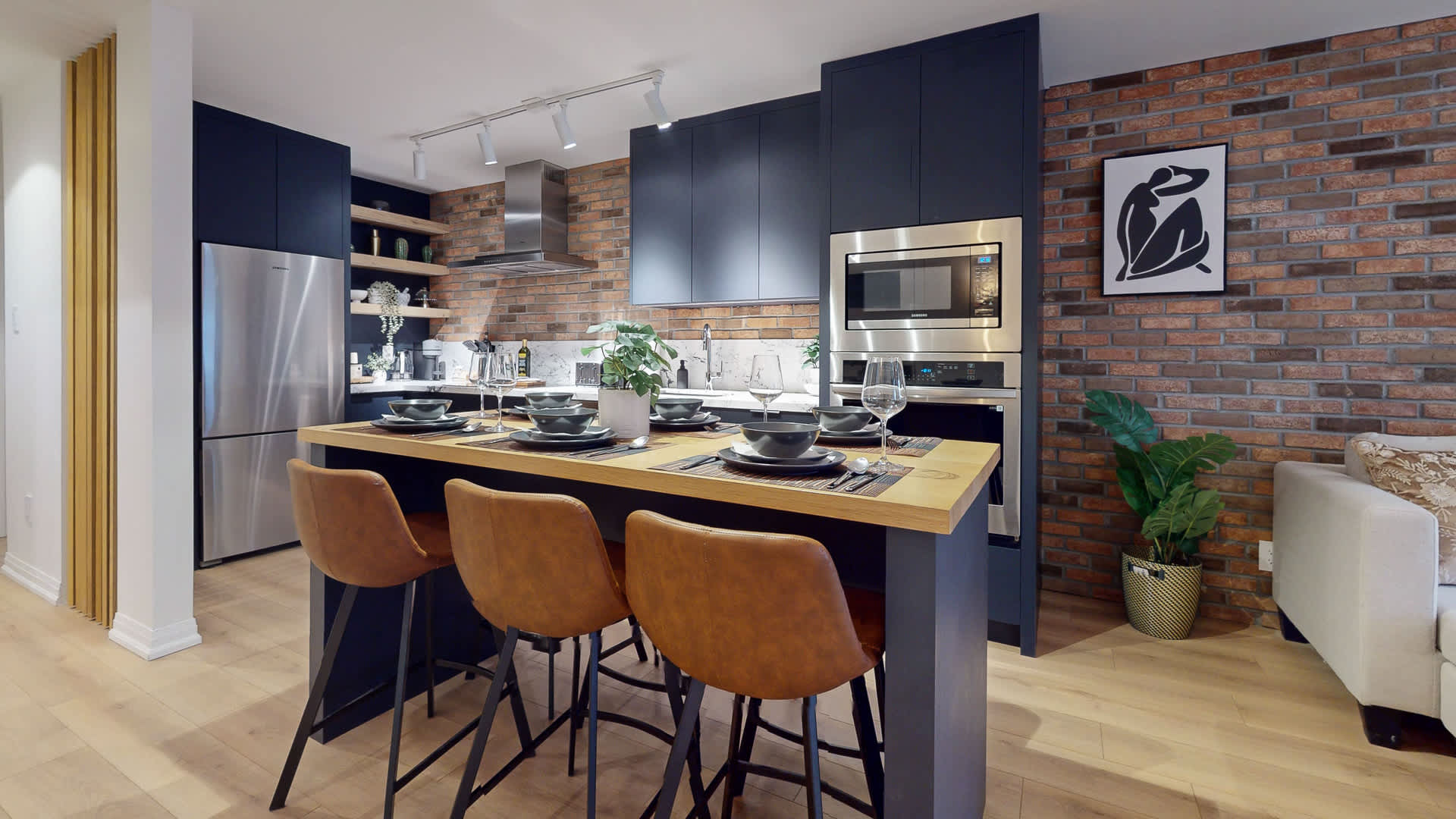 Casa Hotels Elegant 2BR Suite in Leslieville | Photo 11