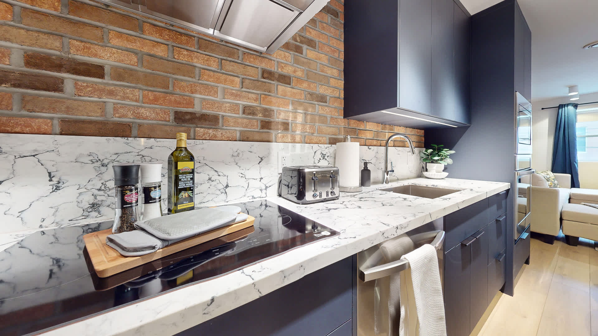 Casa Hotels Elegant 2BR Suite in Leslieville | Photo 14