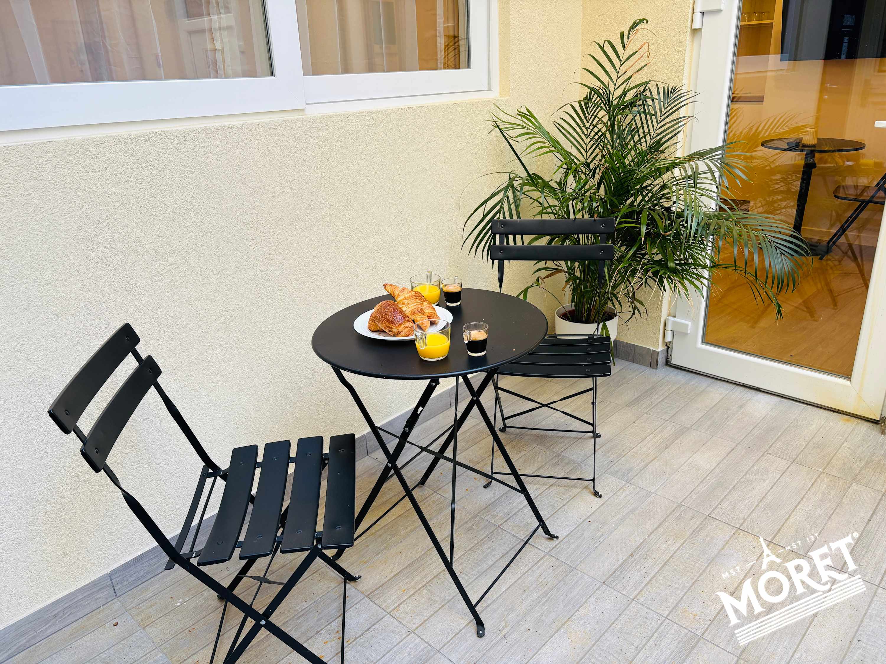 Moret Art Flats 1 Bedroom Patio View photo 2