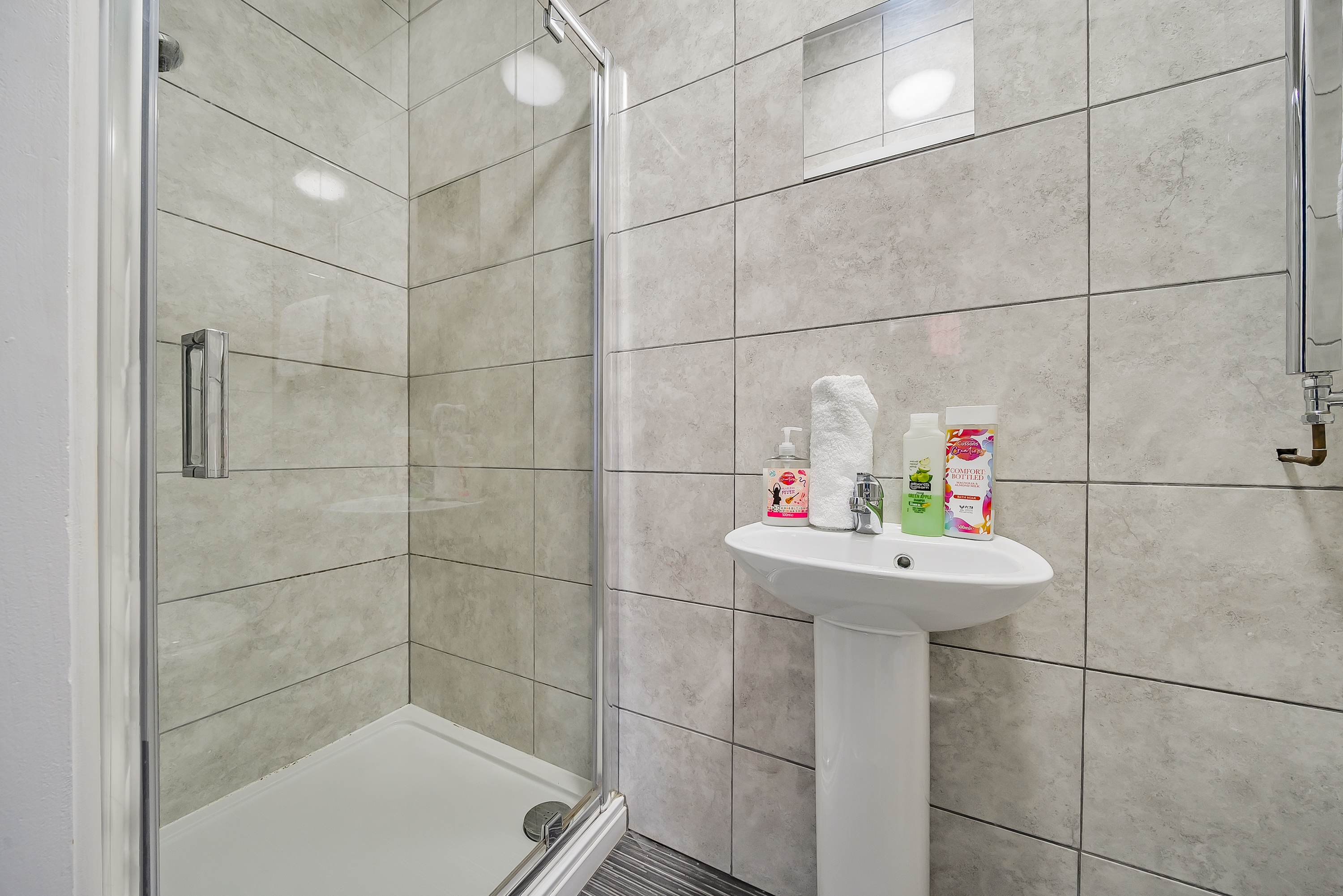 Stylish & Quirky home in Liverpool - Free Parking in Kempton Road 25 L15 1HE - Property image 13 - VivreStays