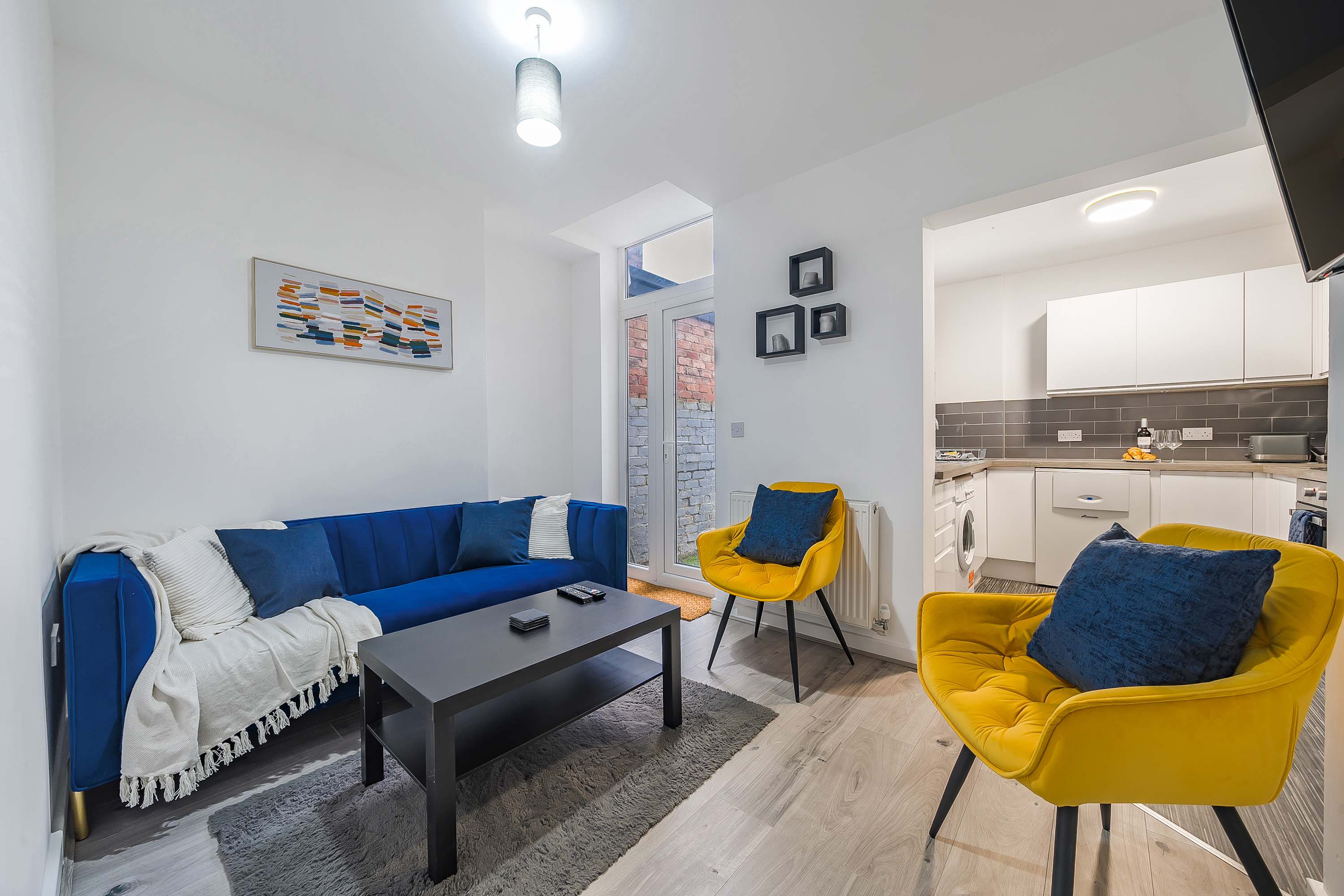 Stylish & Quirky home in Liverpool - Free Parking in Kempton Road 25 L15 1HE - Property image 3 - VivreStays