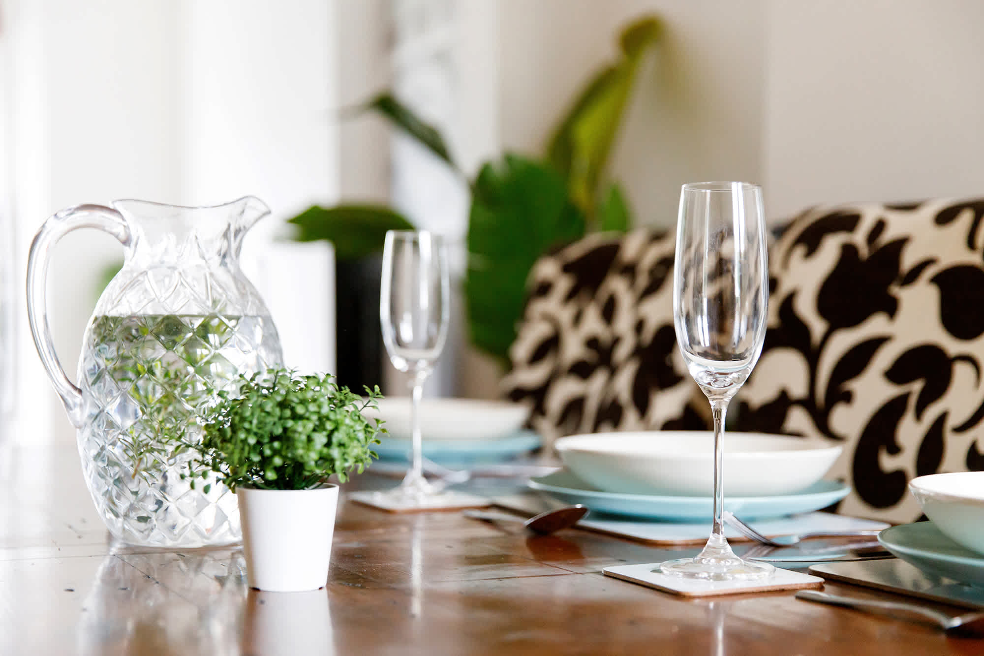 Sit down and dine here with friends and family for all mealtimes.