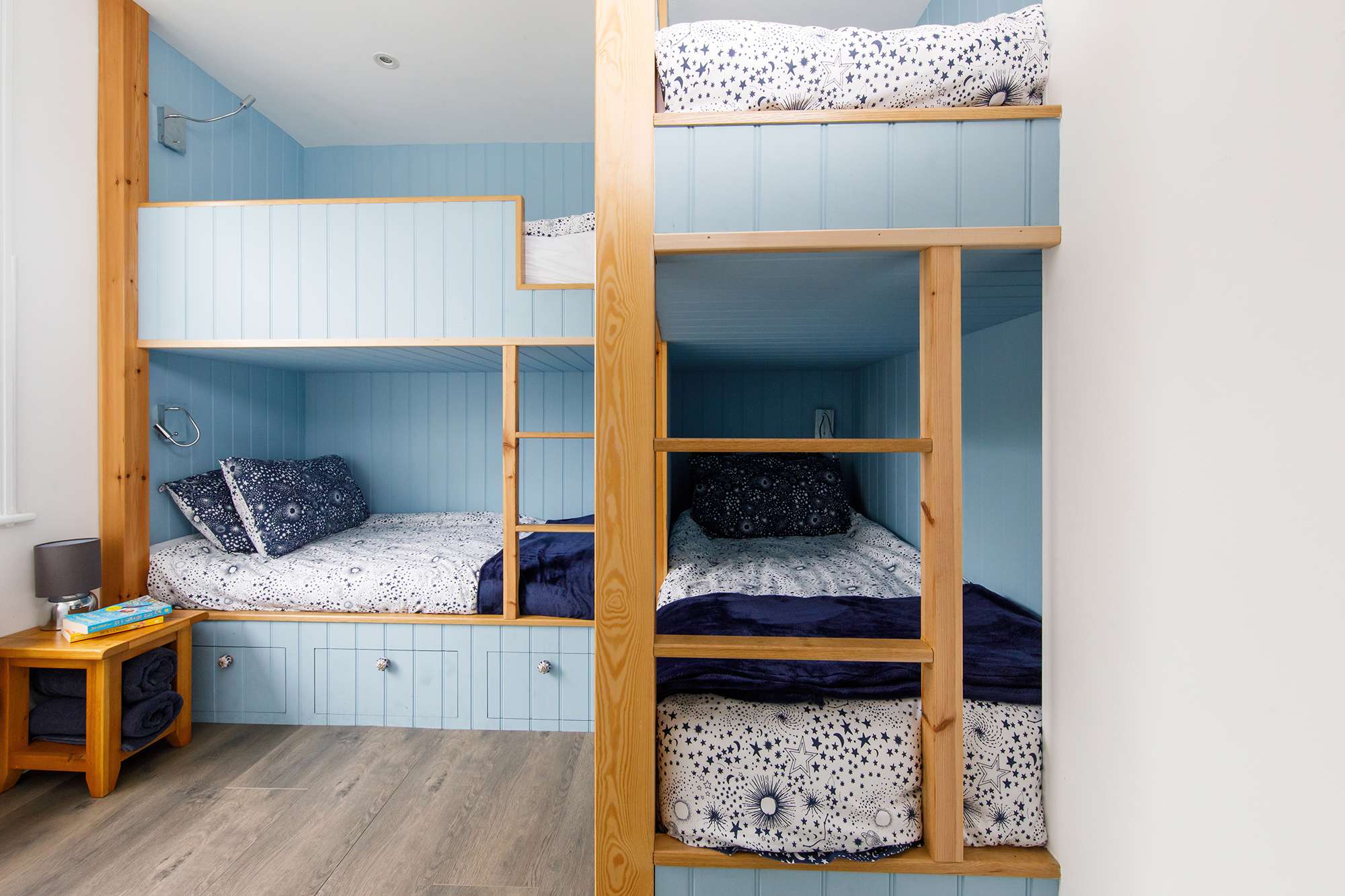 A delightful double bunk room that nicely assists 4 guests.