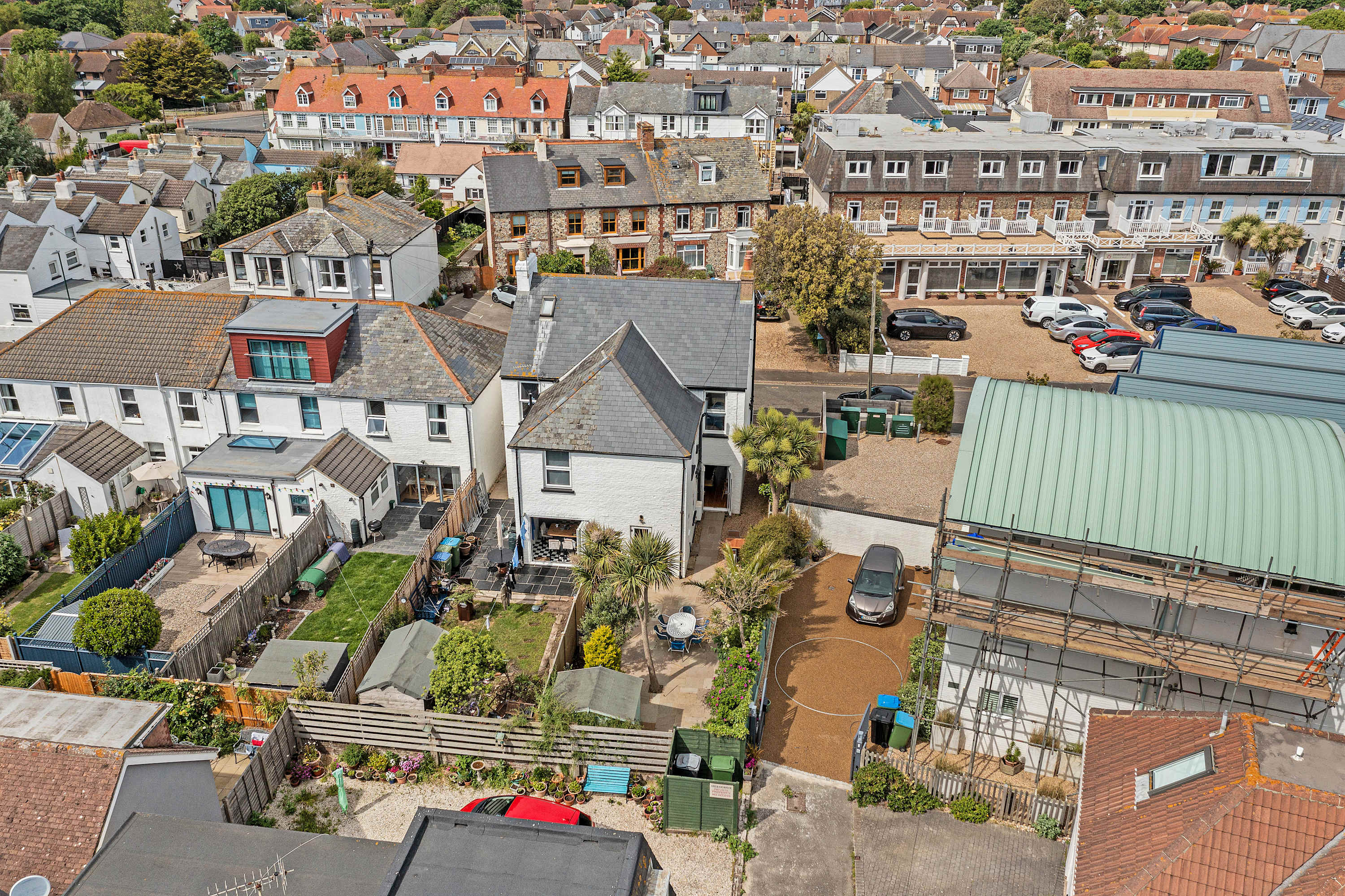 Both Felpham and Bognor Regis are a short walk from this great location