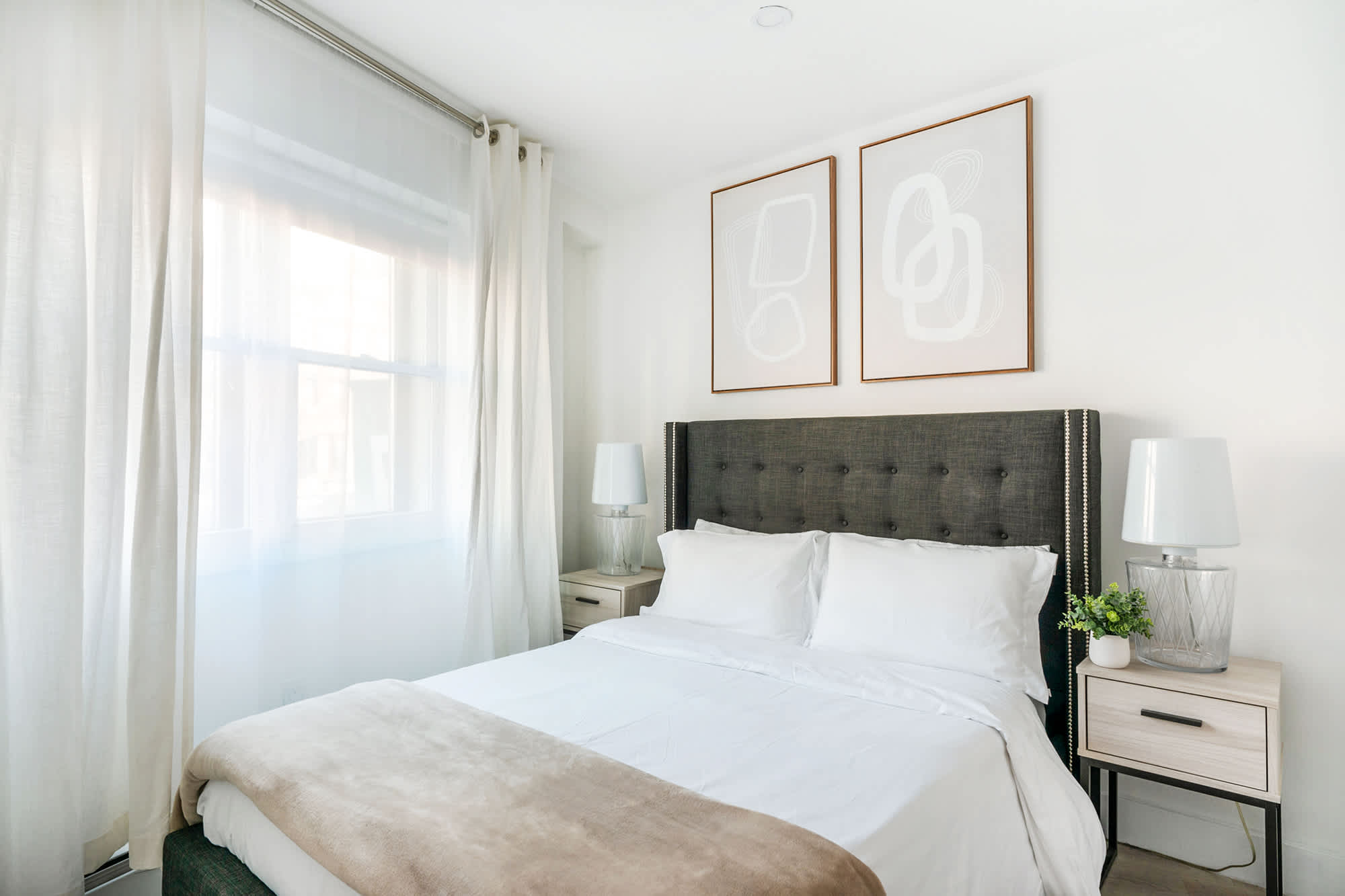 809-2A Gorgeous 1BR New W/D Modern Best Location 2