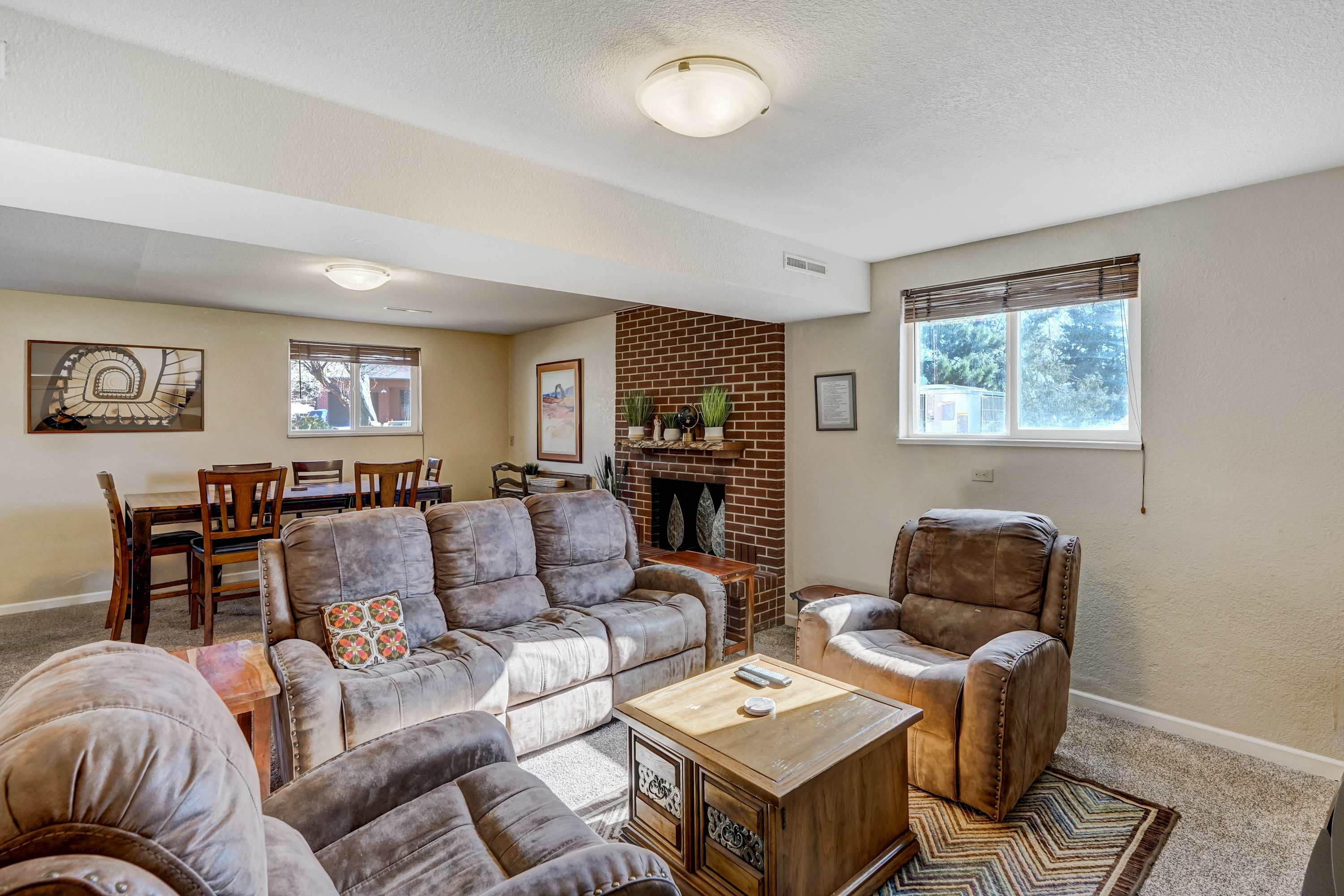 Crestpoint Court! Multi-Level, Near UCCS & BBQ — Colorado Springs, CO — vacation rental