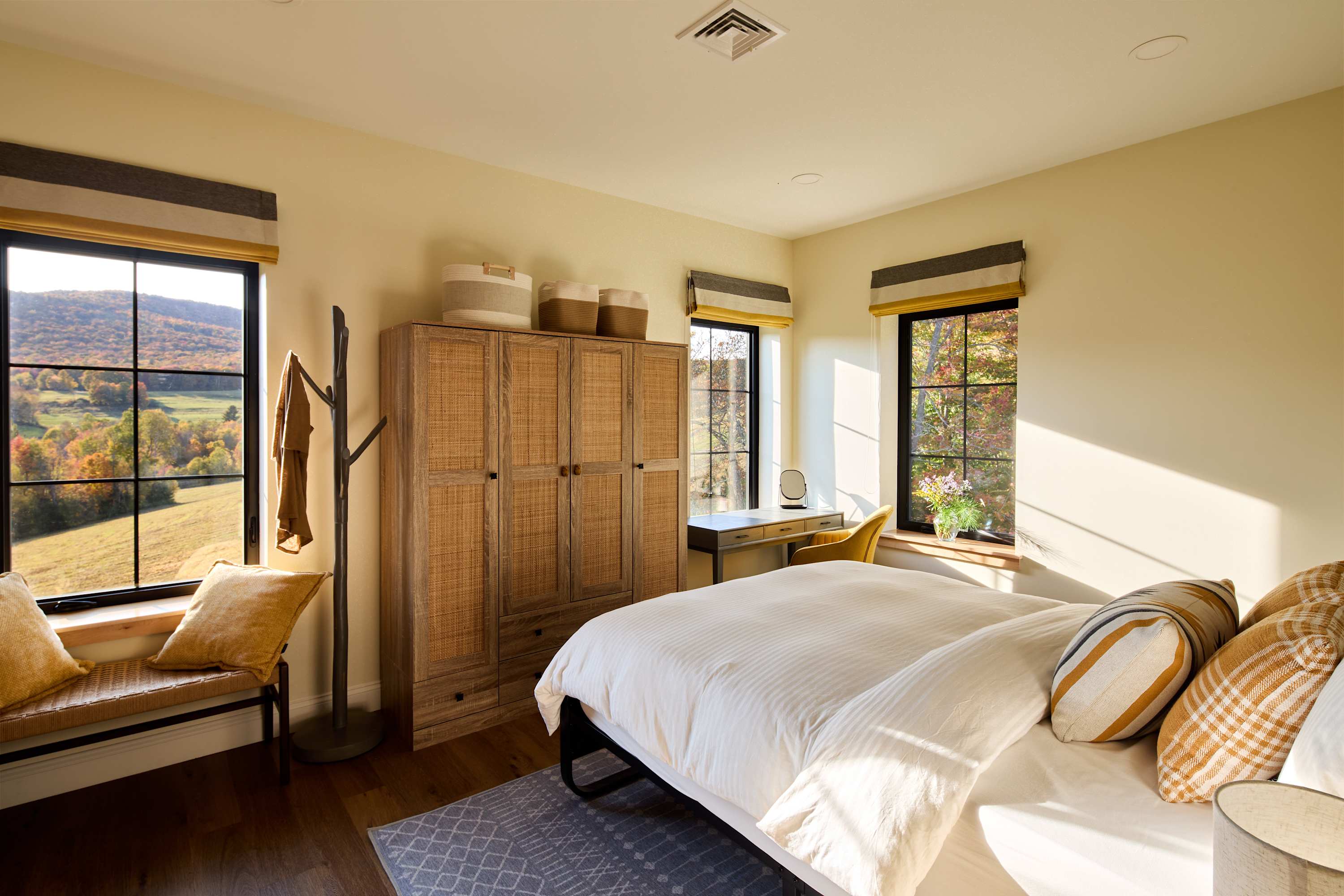 Views! Fireplace, Piano, Hot Tub | Sunnymede Hill