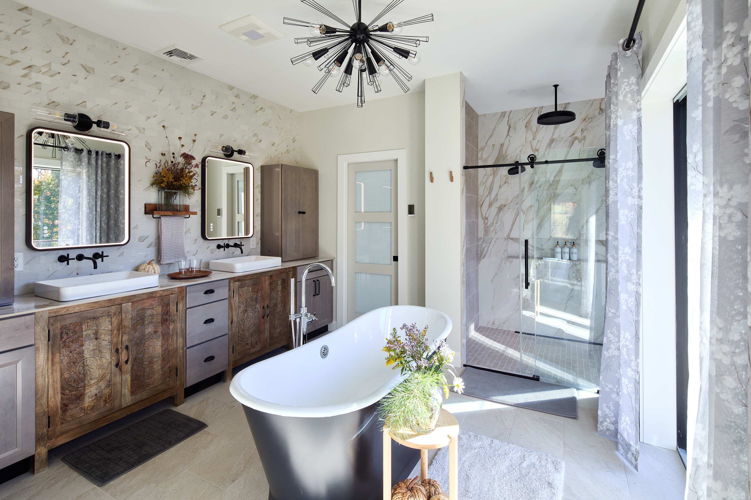 Views! Fireplace, Piano, Hot Tub | Sunnymede Hill