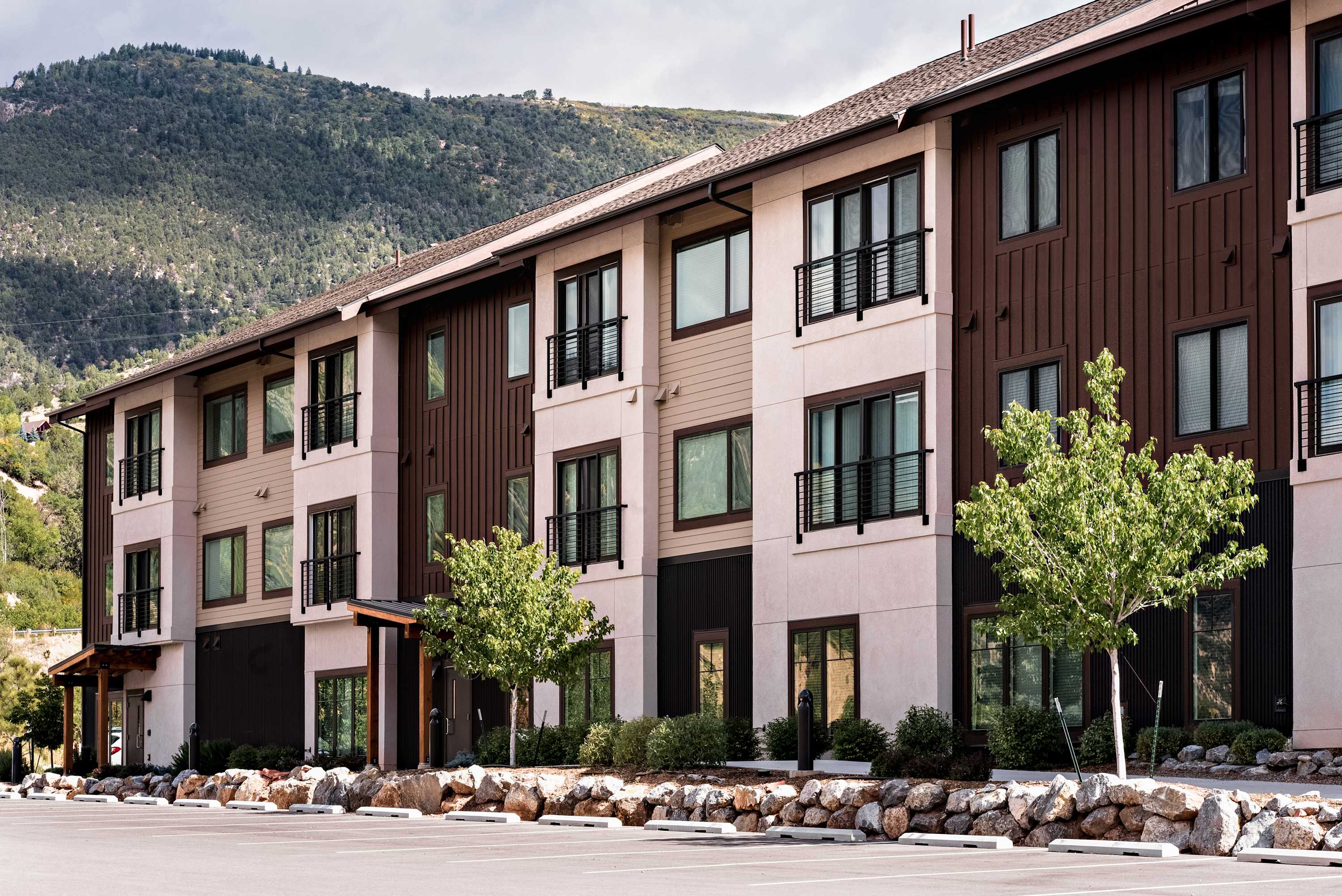 Iron Mt Hot Spgs Condo #309 | Mtn Views | Sleeps 4 — Glenwood Springs, CO — vacation rental