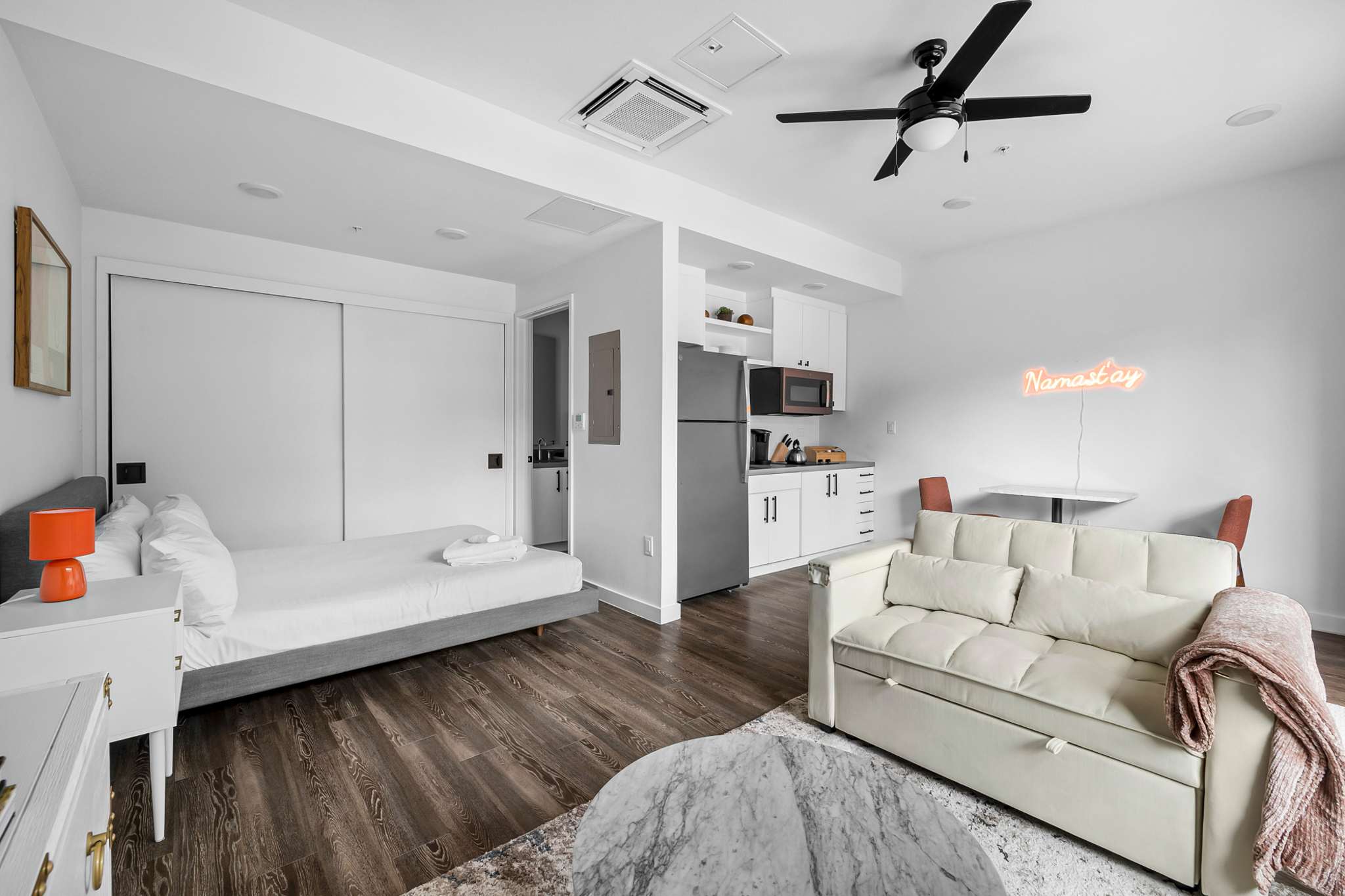 Cozy ATX Studio | Queen Bed | Patio | Mins to DT