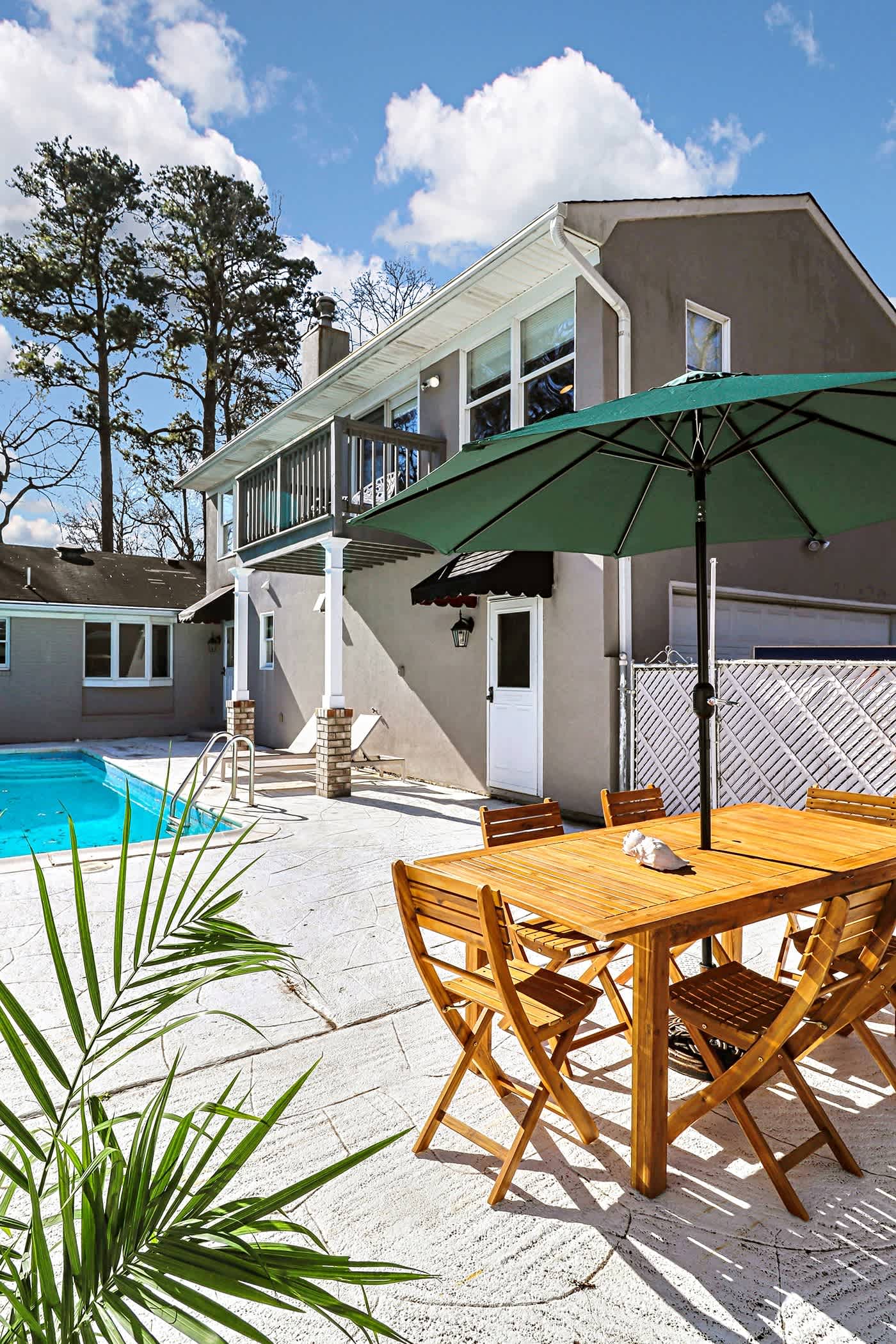The VIBE House with POOL!