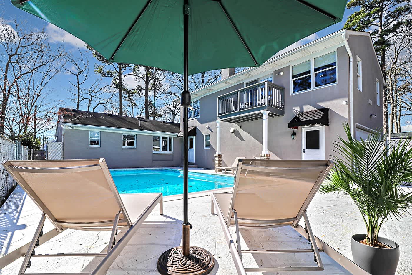 The VIBE House with POOL!