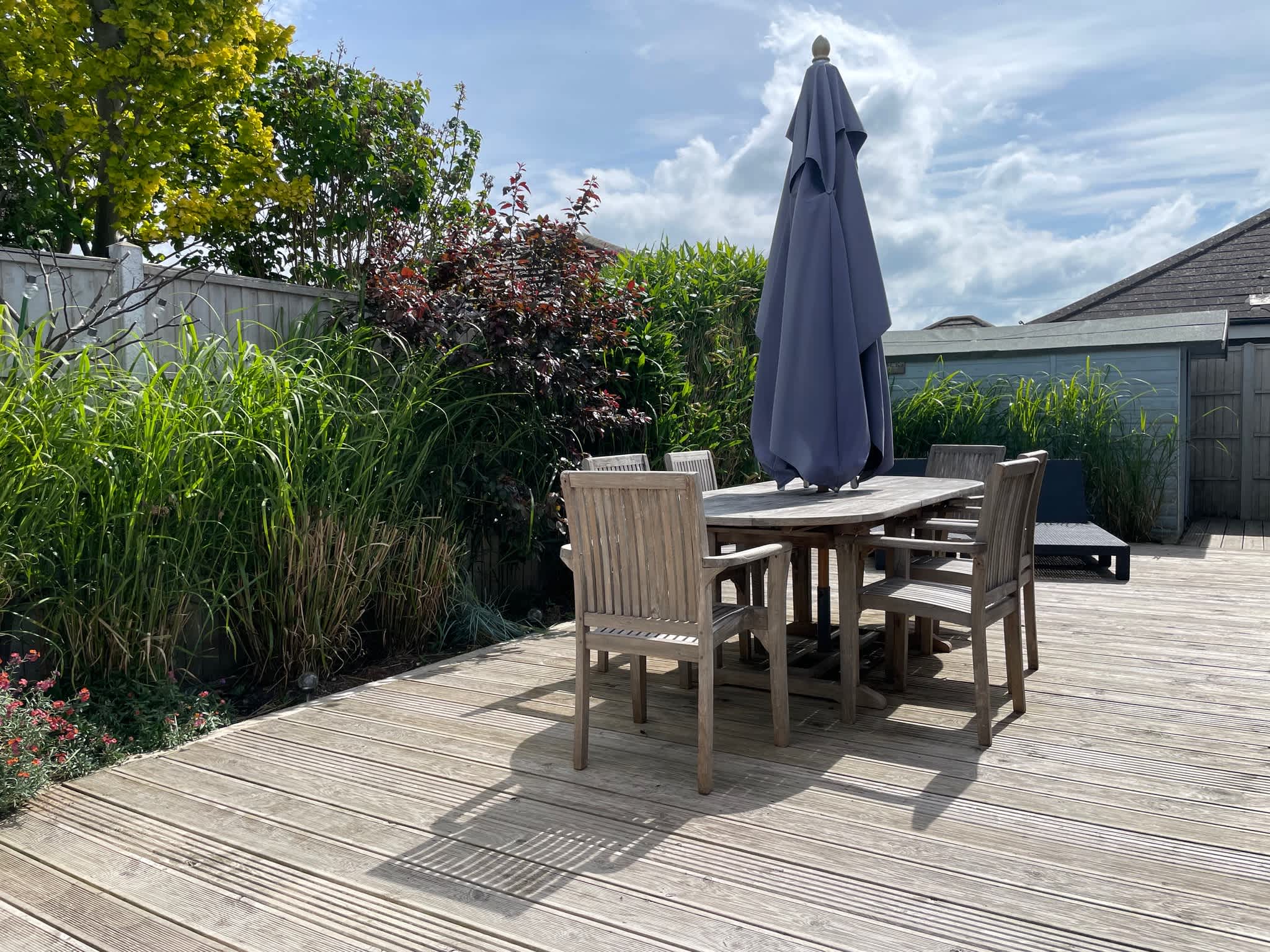 Savour the experience of alfresco dining.