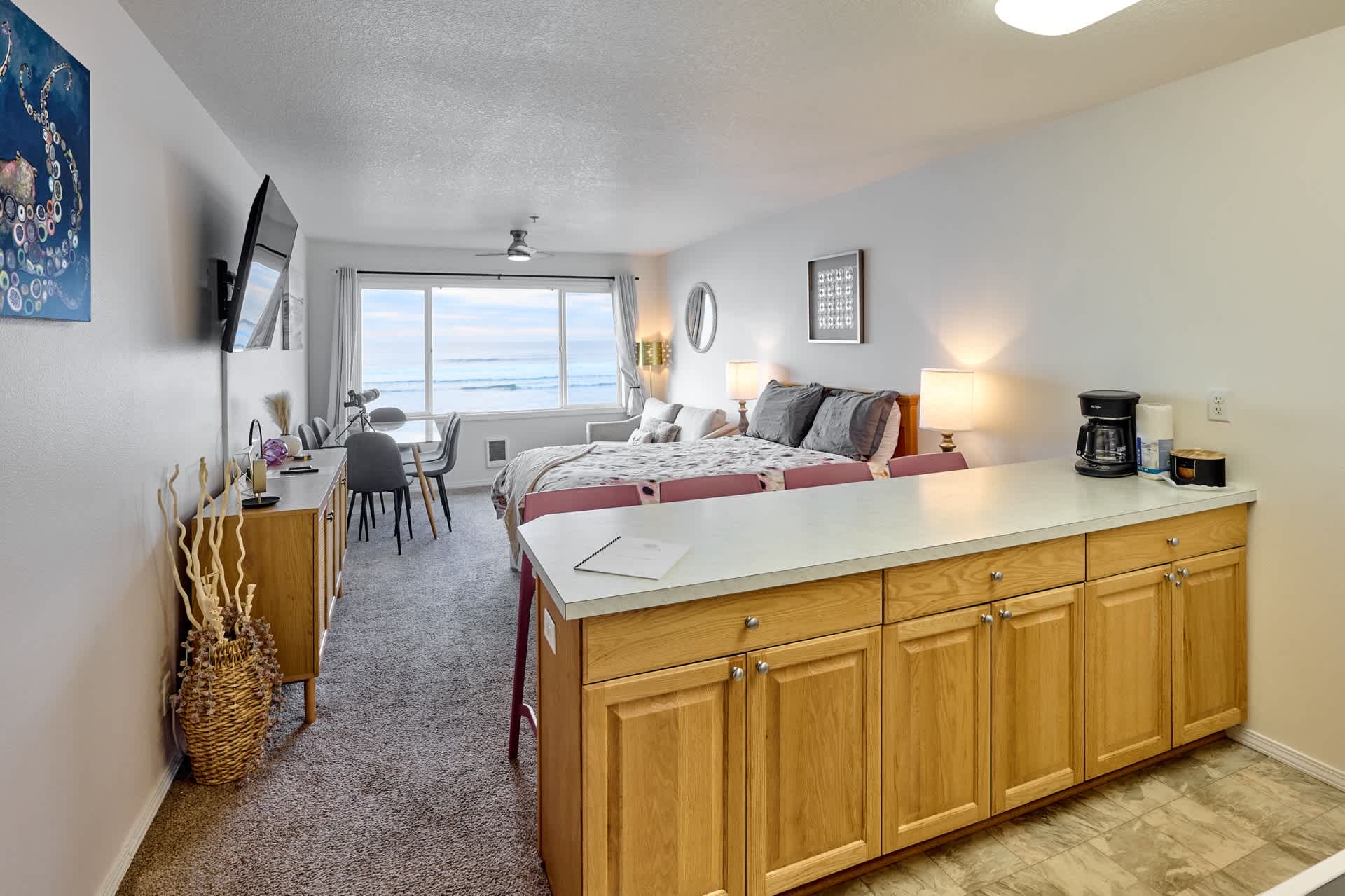 Oceanfront Suite With Beach Access - Pool and Sauna! 5