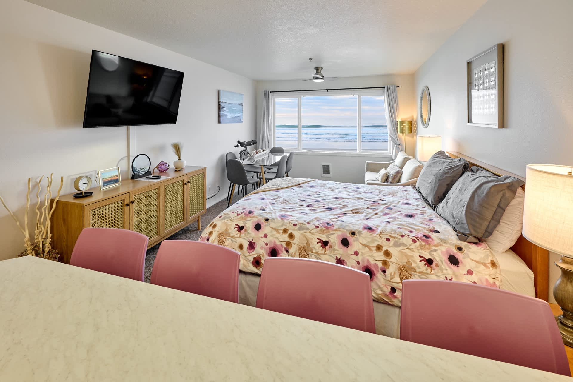 Oceanfront Suite With Beach Access - Pool and Sauna! 3