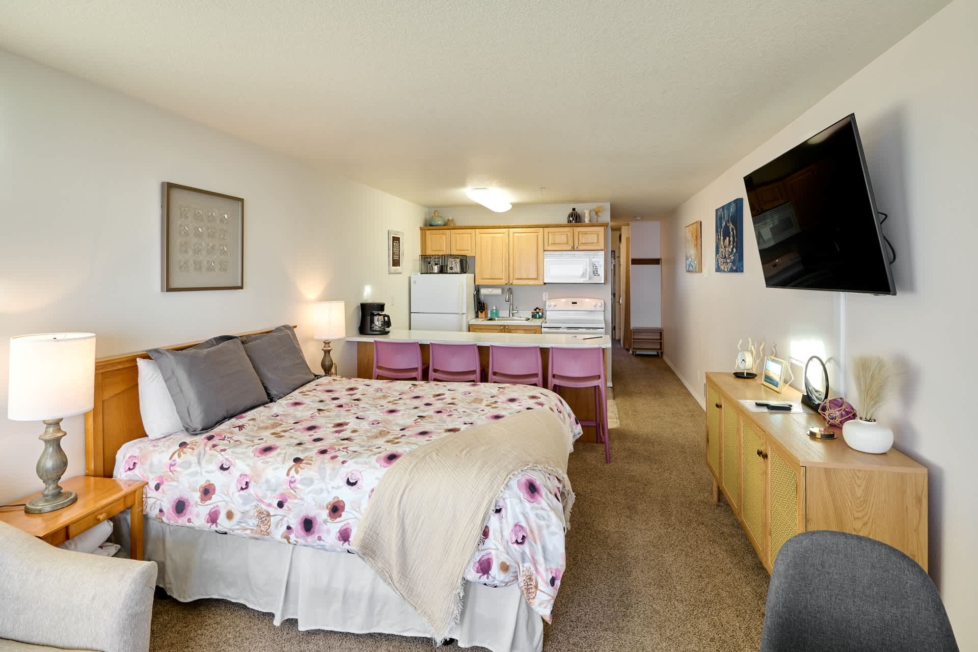 Oceanfront Suite With Beach Access - Pool and Sauna! 4