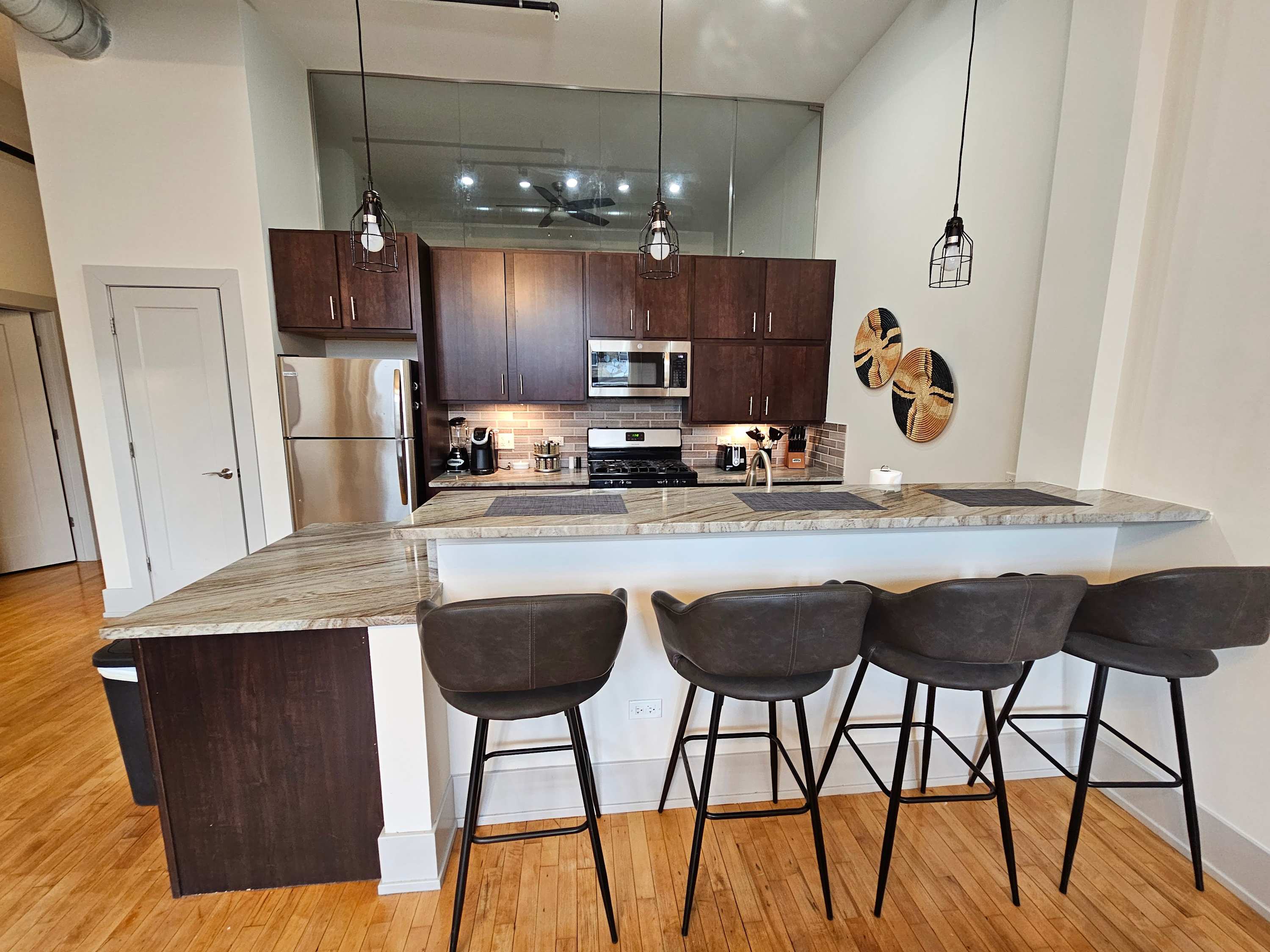 4 Bedroom, Sleeps 20 people! — Chicago, IL — vacation rental