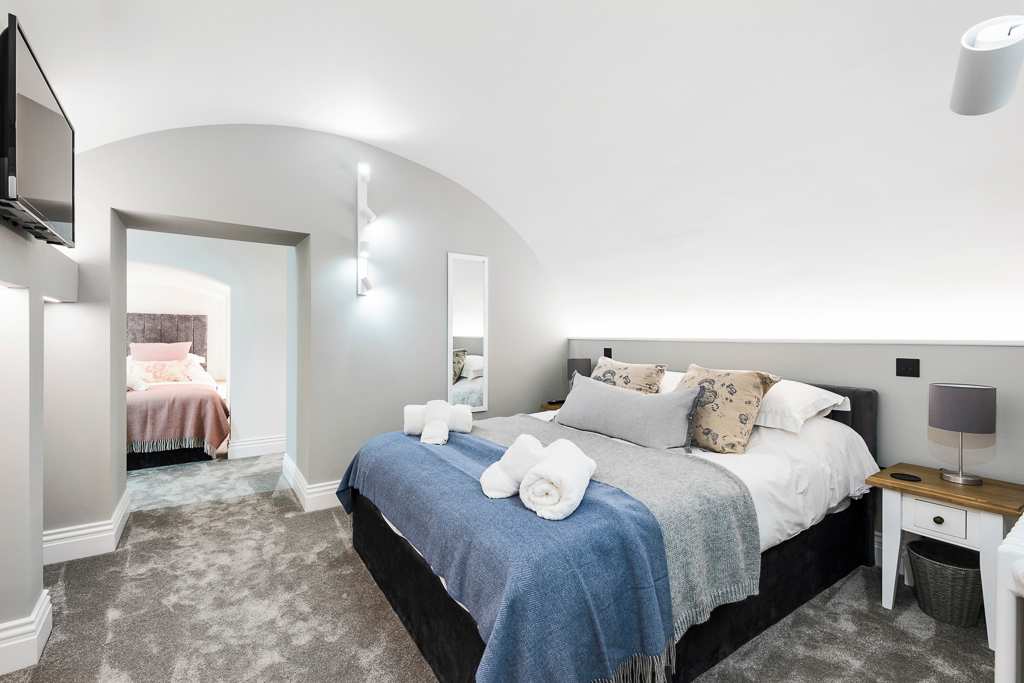 View Wine Vaults with Hot Tub & Private Courtyard in Walcot Street 114 BA1 5BG Wine Vaults with Hot Tub & Private Courtyard in Walcot Street 114 BA1 5BG - Property image 11 - VivreStays