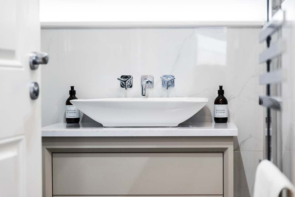 View Wine Vaults with Hot Tub & Private Courtyard in Walcot Street 114 BA1 5BG Wine Vaults with Hot Tub & Private Courtyard in Walcot Street 114 BA1 5BG - Property image 18 - VivreStays