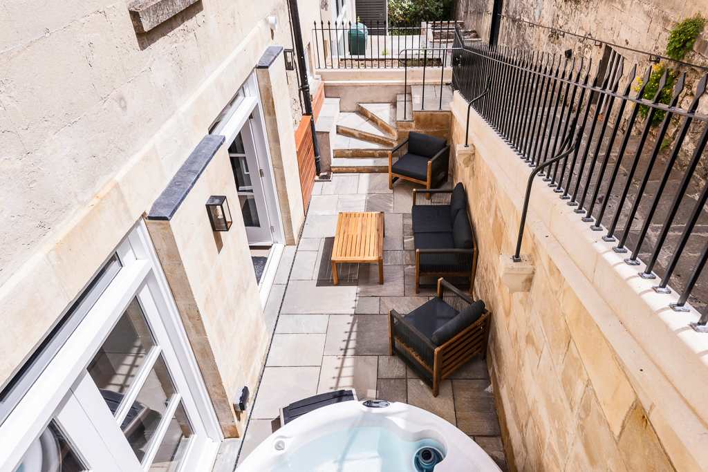 View Wine Vaults with Hot Tub & Private Courtyard in Walcot Street 114 BA1 5BG Wine Vaults with Hot Tub & Private Courtyard in Walcot Street 114 BA1 5BG - Property image 23 - VivreStays