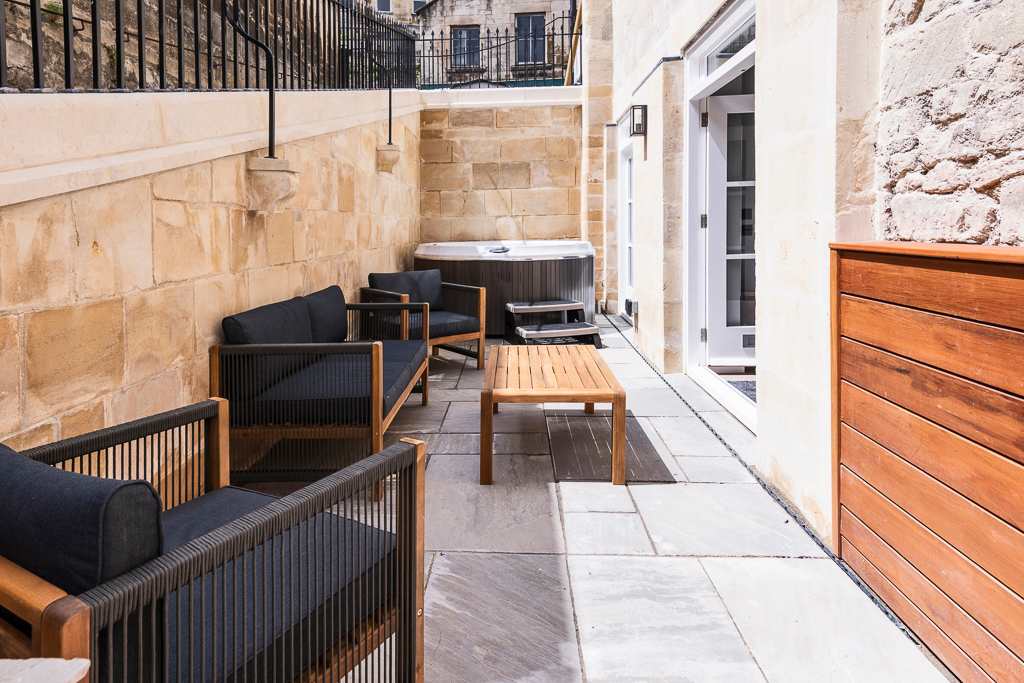 View Wine Vaults with Hot Tub & Private Courtyard in Walcot Street 114 BA1 5BG Wine Vaults with Hot Tub & Private Courtyard in Walcot Street 114 BA1 5BG - Property image 22 - VivreStays