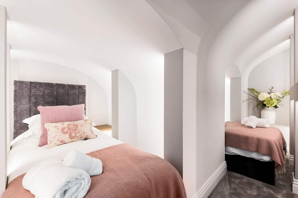 View Wine Vaults with Hot Tub & Private Courtyard in Walcot Street 114 BA1 5BG Wine Vaults with Hot Tub & Private Courtyard in Walcot Street 114 BA1 5BG - Property image 13 - VivreStays