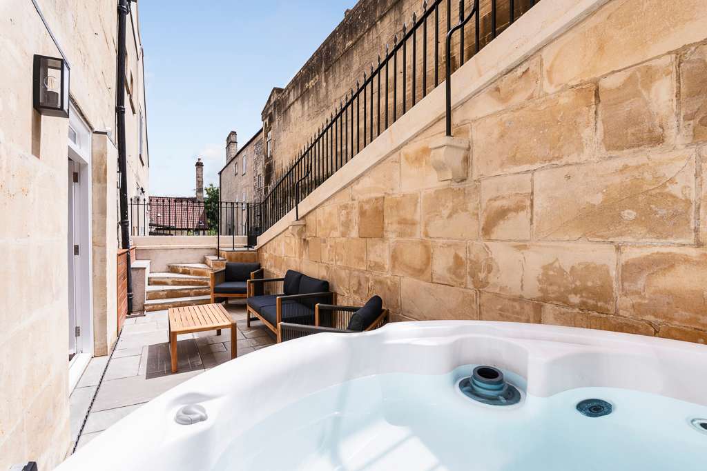 Wine Vaults With Hot Tub & Private Courtyard - Bath