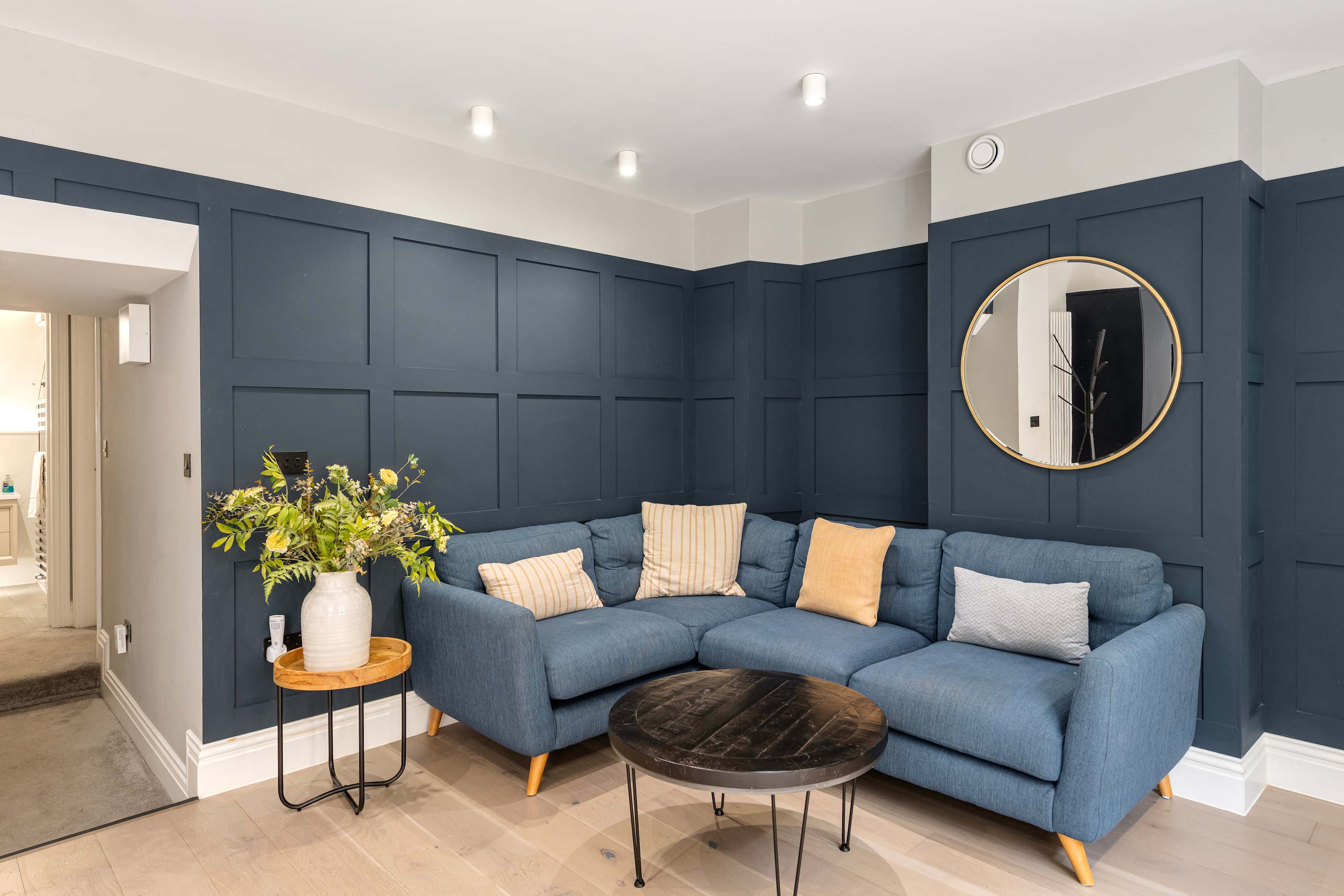 View Wine Vaults with Hot Tub & Private Courtyard in Walcot Street 114 BA1 5BG Wine Vaults with Hot Tub & Private Courtyard in Walcot Street 114 BA1 5BG - Property image 7 - VivreStays