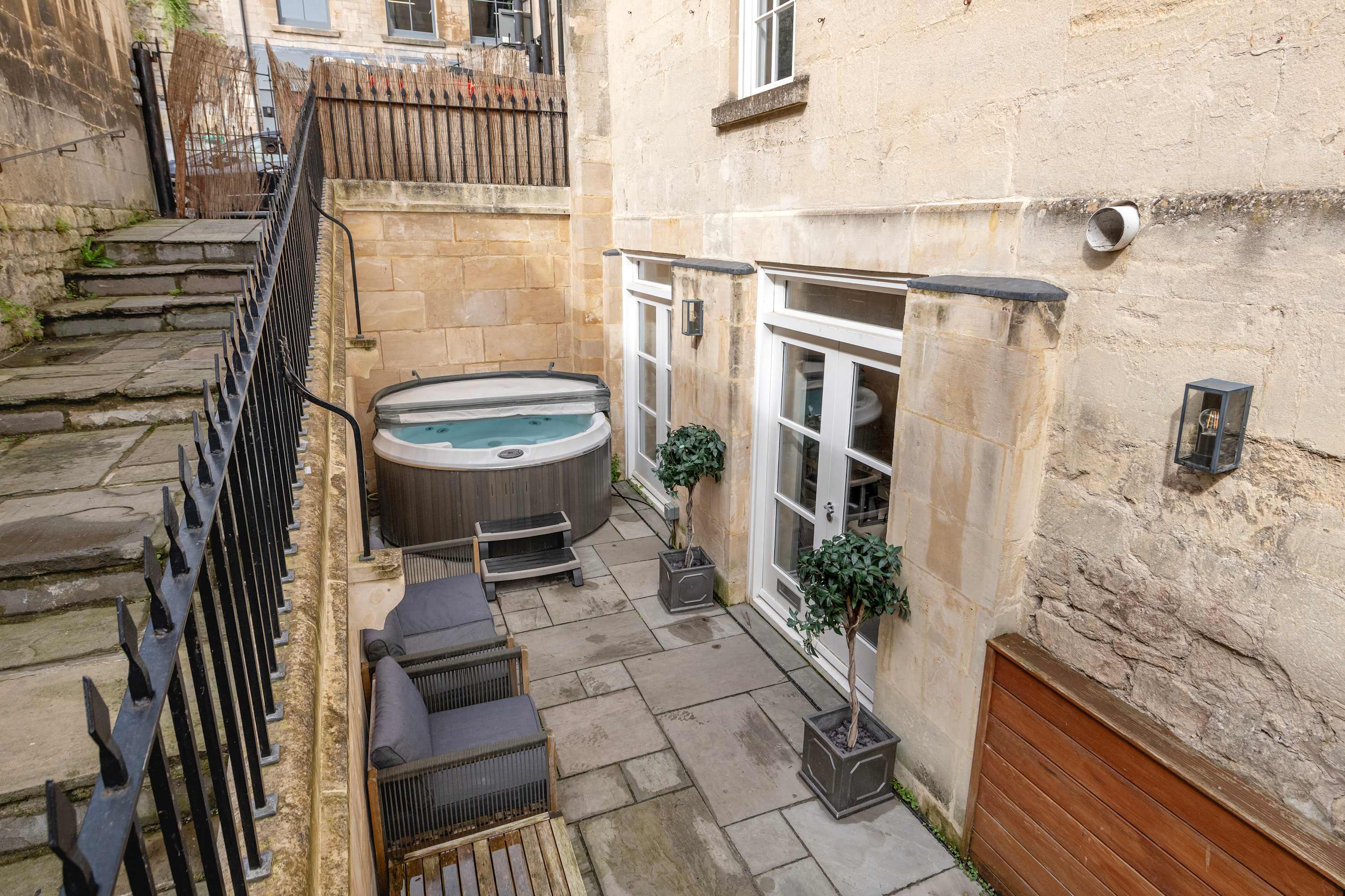 View Wine Vaults with Hot Tub & Private Courtyard in Walcot Street 114 BA1 5BG Wine Vaults with Hot Tub & Private Courtyard in Walcot Street 114 BA1 5BG - Property image 21 - VivreStays