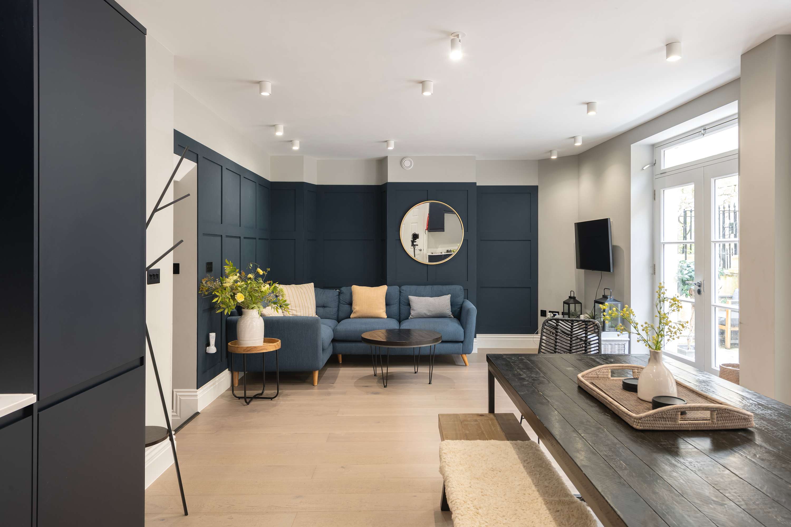 View Wine Vaults with Hot Tub & Private Courtyard in Walcot Street 114 BA1 5BG Wine Vaults with Hot Tub & Private Courtyard in Walcot Street 114 BA1 5BG - Property image 2 - VivreStays