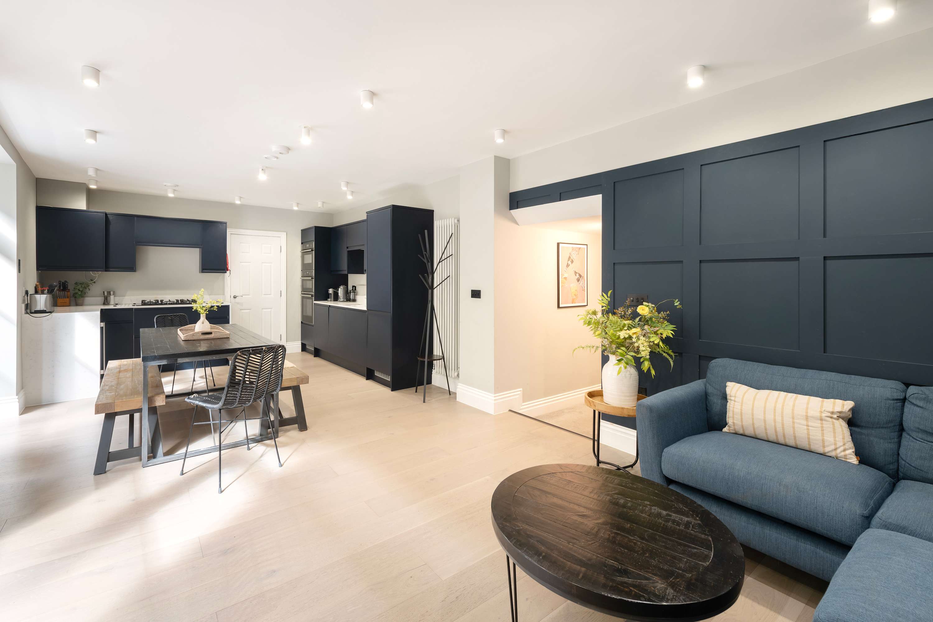 View Wine Vaults with Hot Tub & Private Courtyard in Walcot Street 114 BA1 5BG Wine Vaults with Hot Tub & Private Courtyard in Walcot Street 114 BA1 5BG - Property image 9 - VivreStays