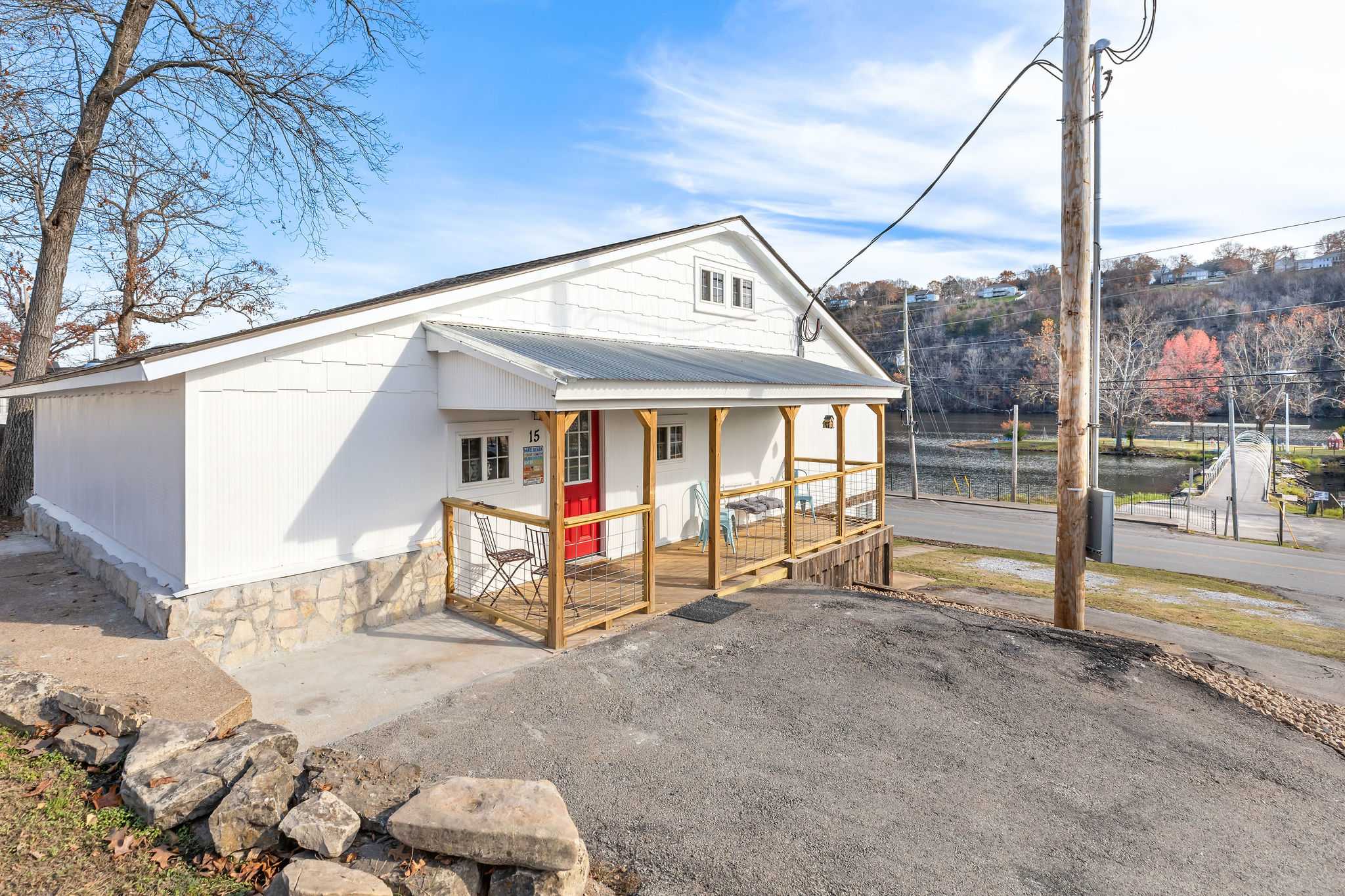 Historic Water's Edge Cottage 15 — Rockaway Beach, MO — vacation rental