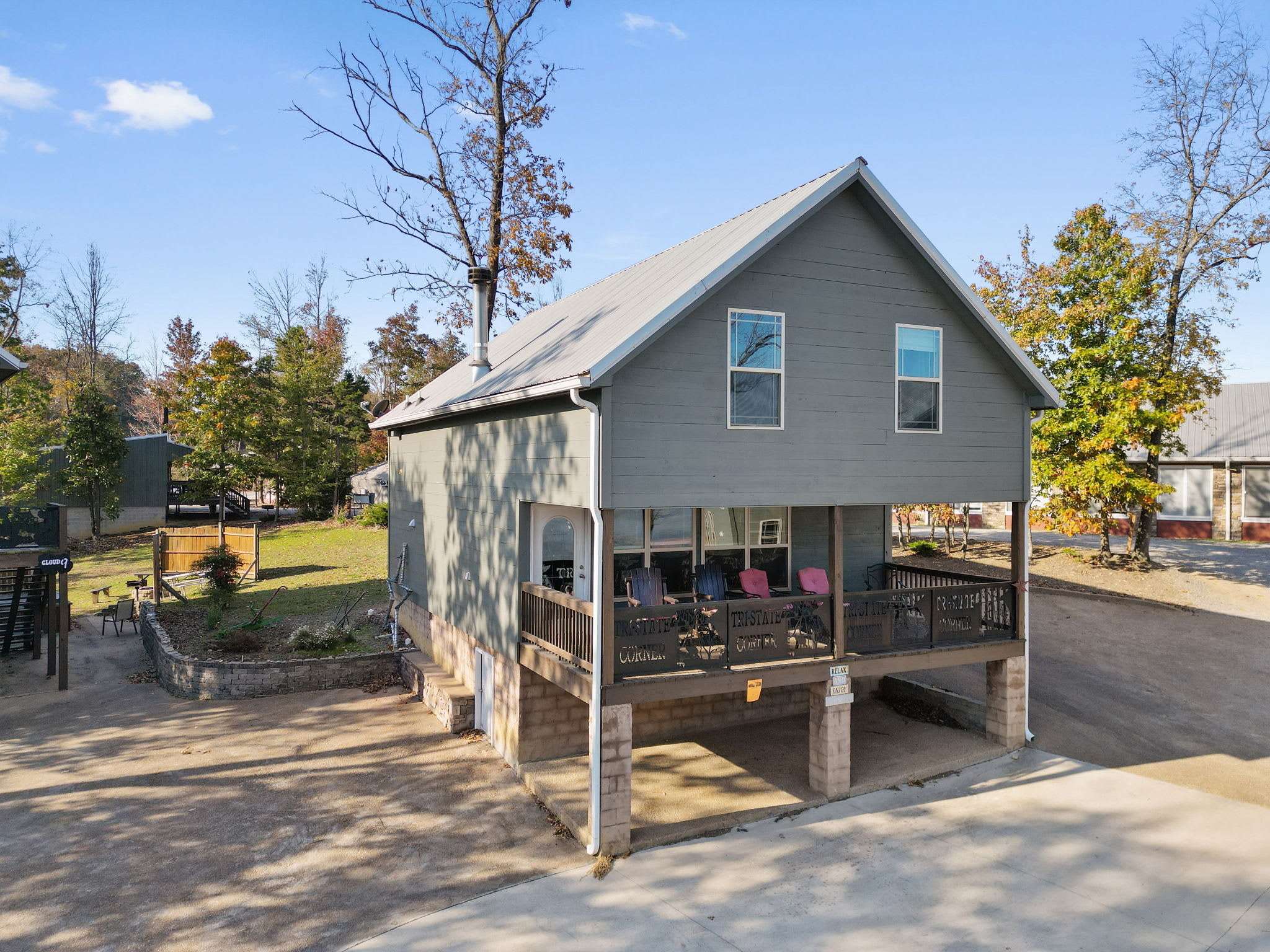 Tri state Corner Cabin with a fire pit hot tub indoor pool