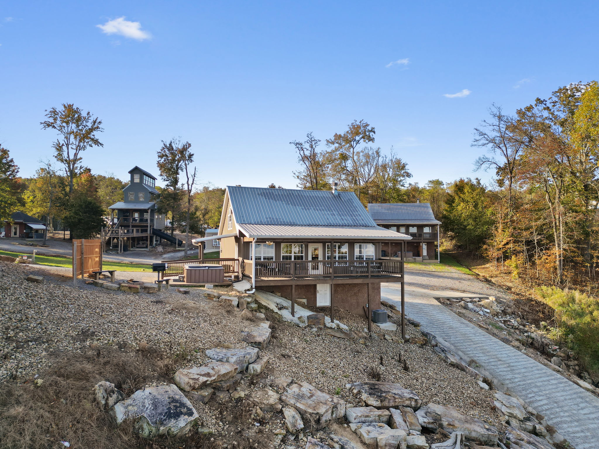 Mountain High Cabin with hot tub fire pit indoor pool