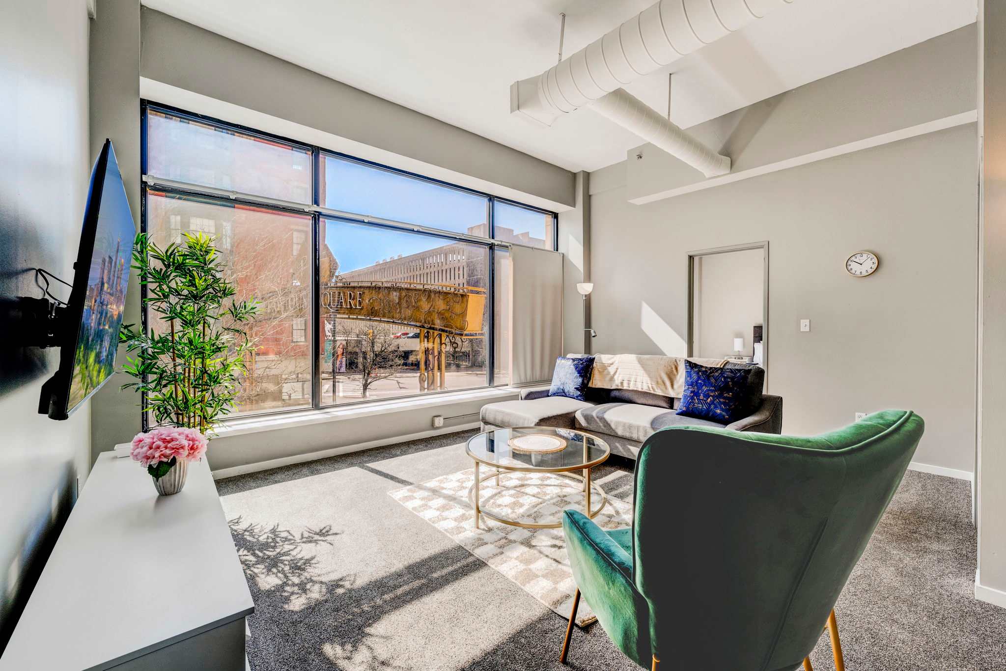 HUGE Loft in Heart of Downtown • Pool/Sauna • Gym — Cleveland, OH — vacation rental