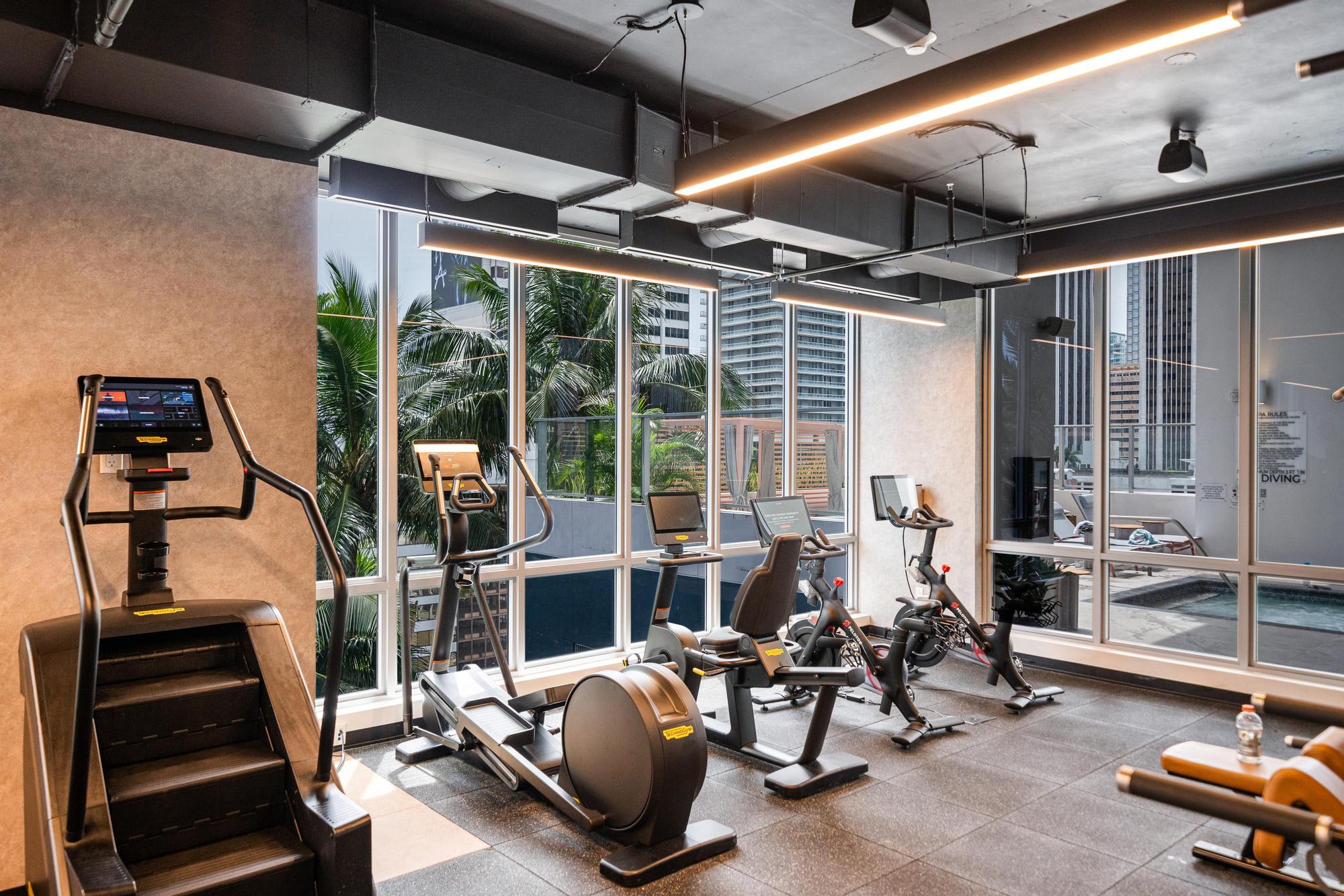 1BR + Private Terrace | 25th Floor + Coworking
