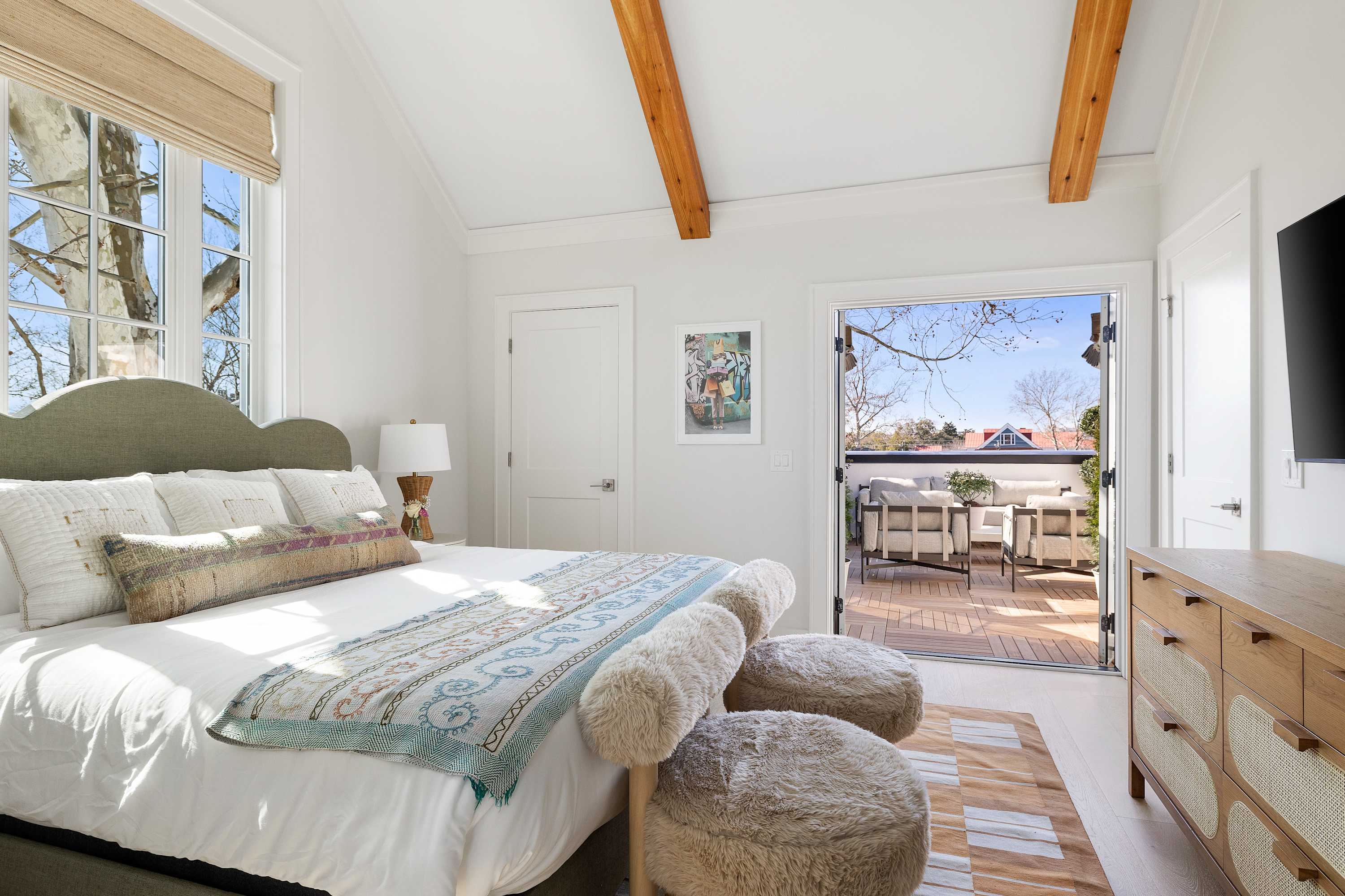 Welcome to your Downtown Charleston rental! Explore all things downtown by foot!