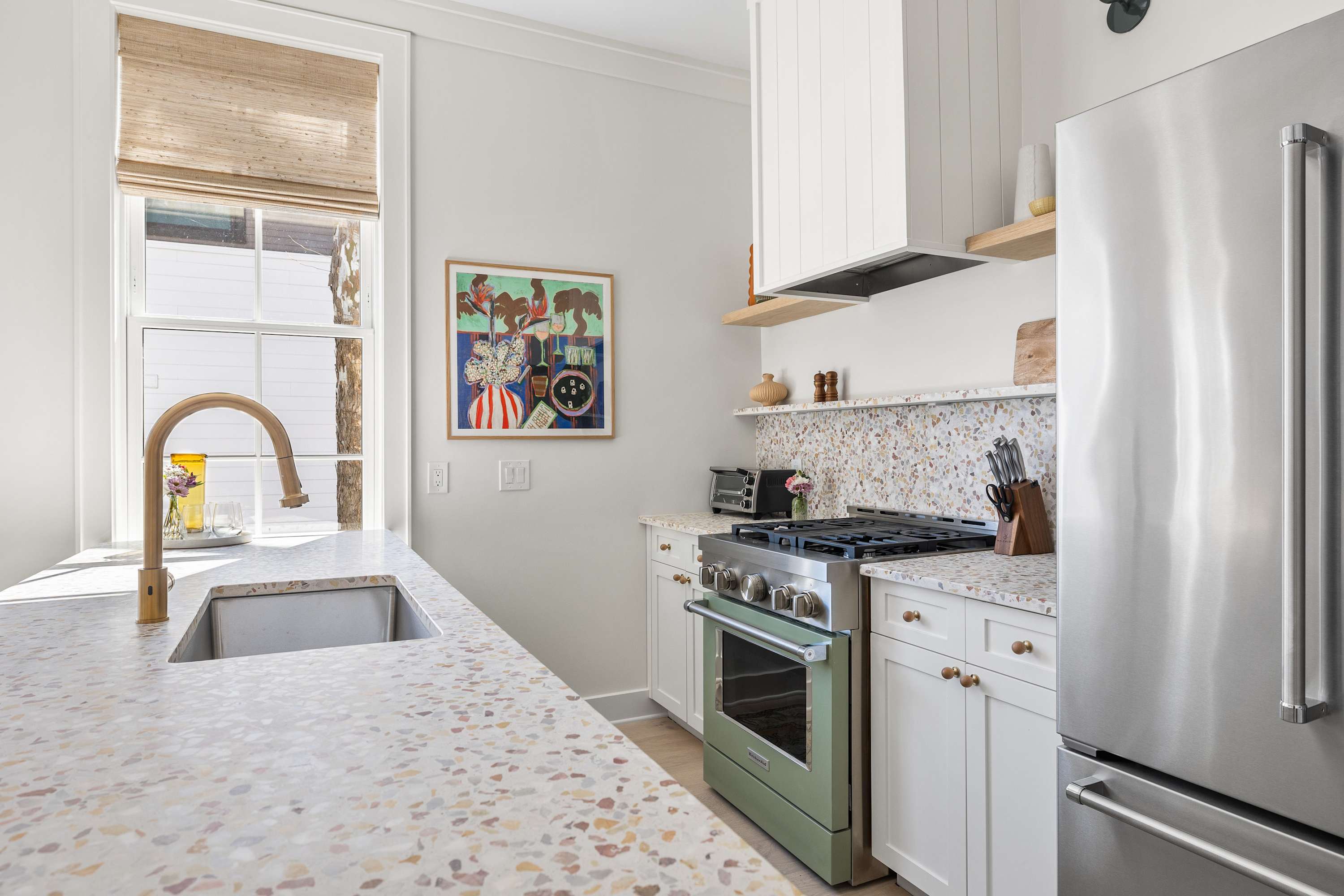 Fully equipped kitchen with everything you need to cook a meal 