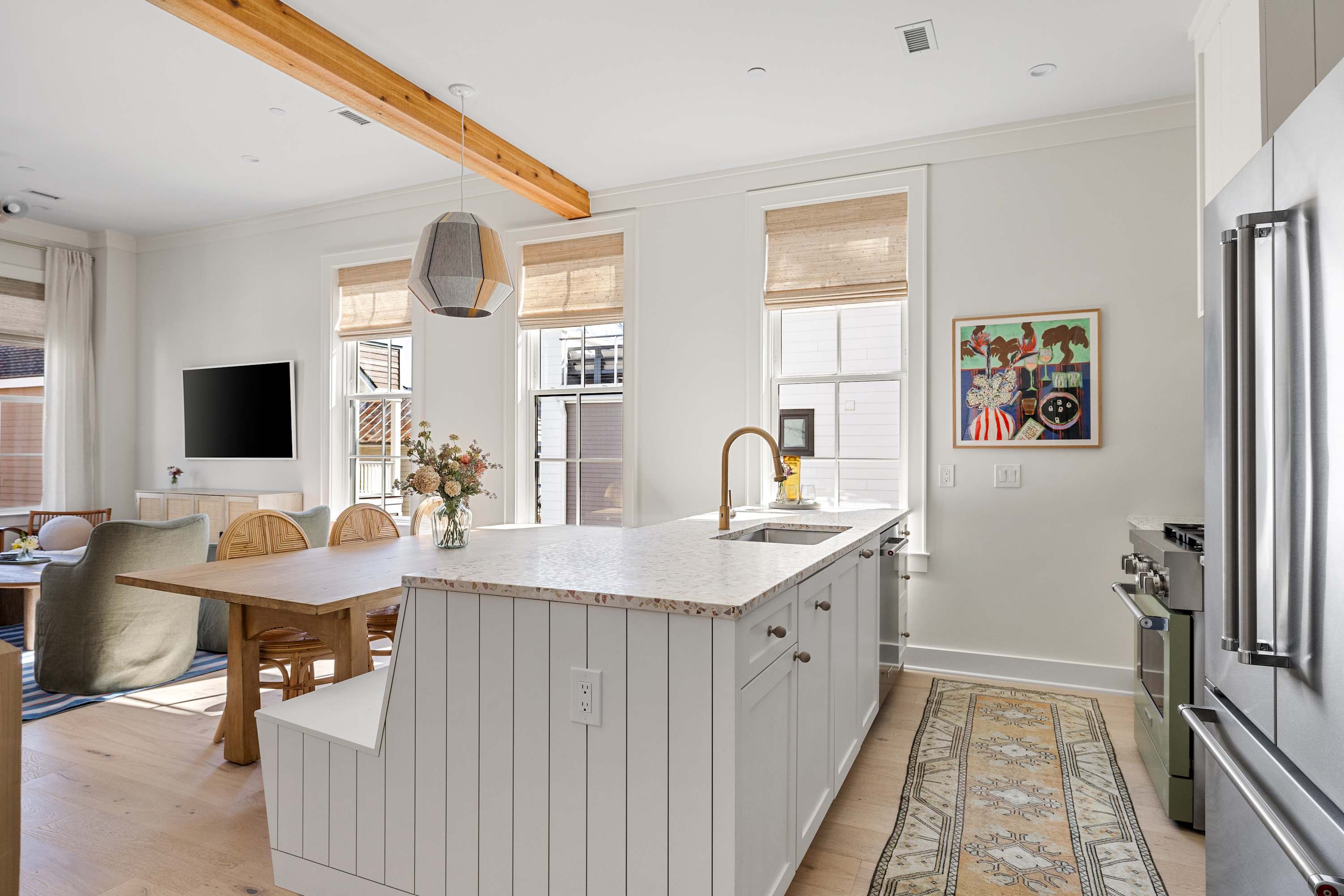 Fully equipped kitchen with everything you need to cook a meal 