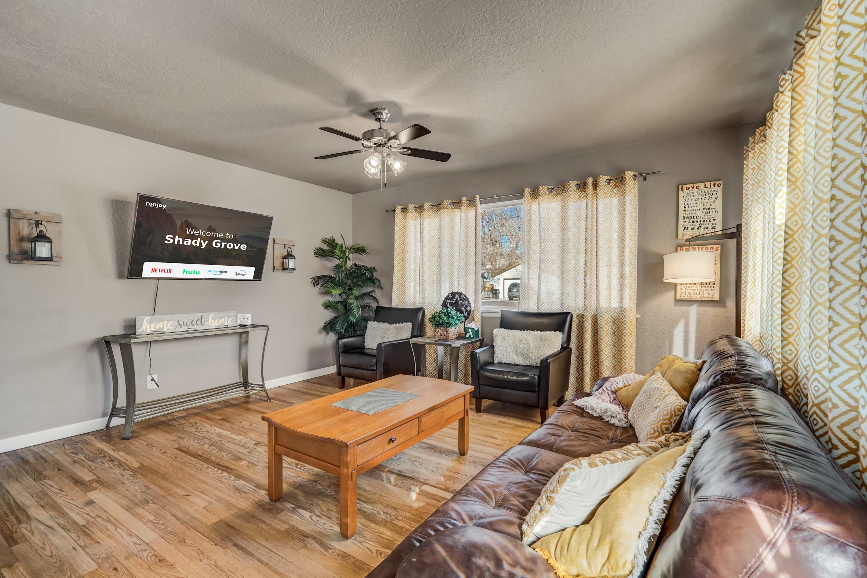 Shady Grove! 5BR Home w/ Foosball, Walk to OCC! β Colorado Springs, CO β vacation rental