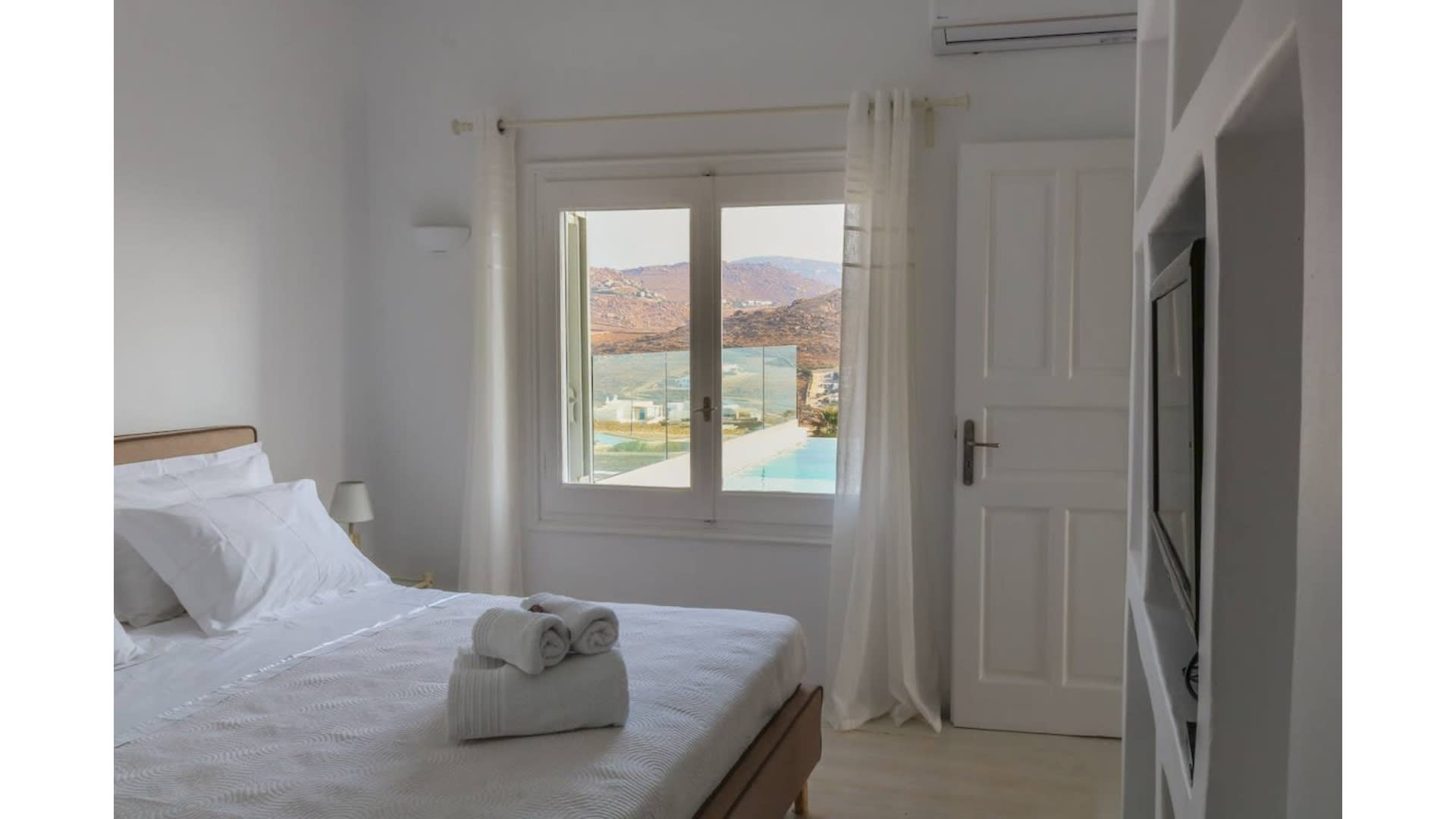 Luxury White Villa w Private Pool in Mikonos in Mykonos — photo 5